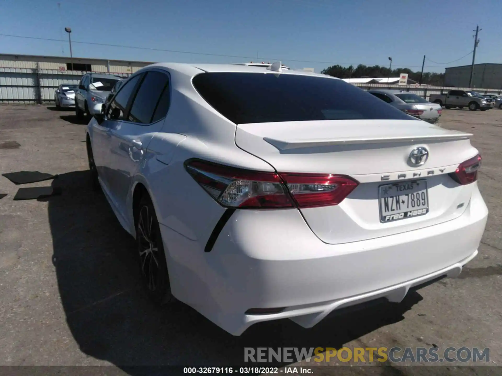 3 Photograph of a damaged car 4T1G11AKXLU500435 TOYOTA CAMRY 2020