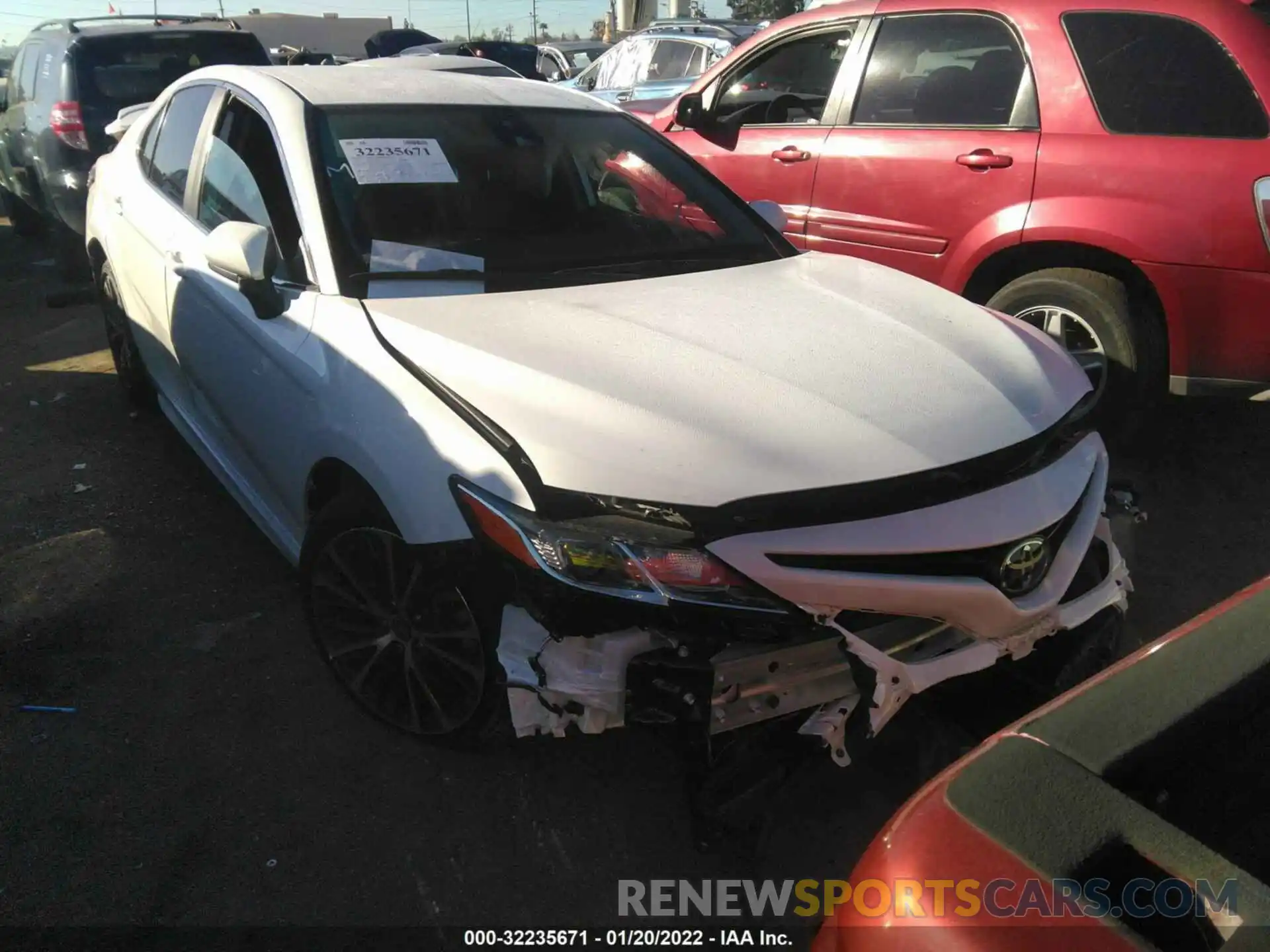 1 Photograph of a damaged car 4T1G11AKXLU505778 TOYOTA CAMRY 2020