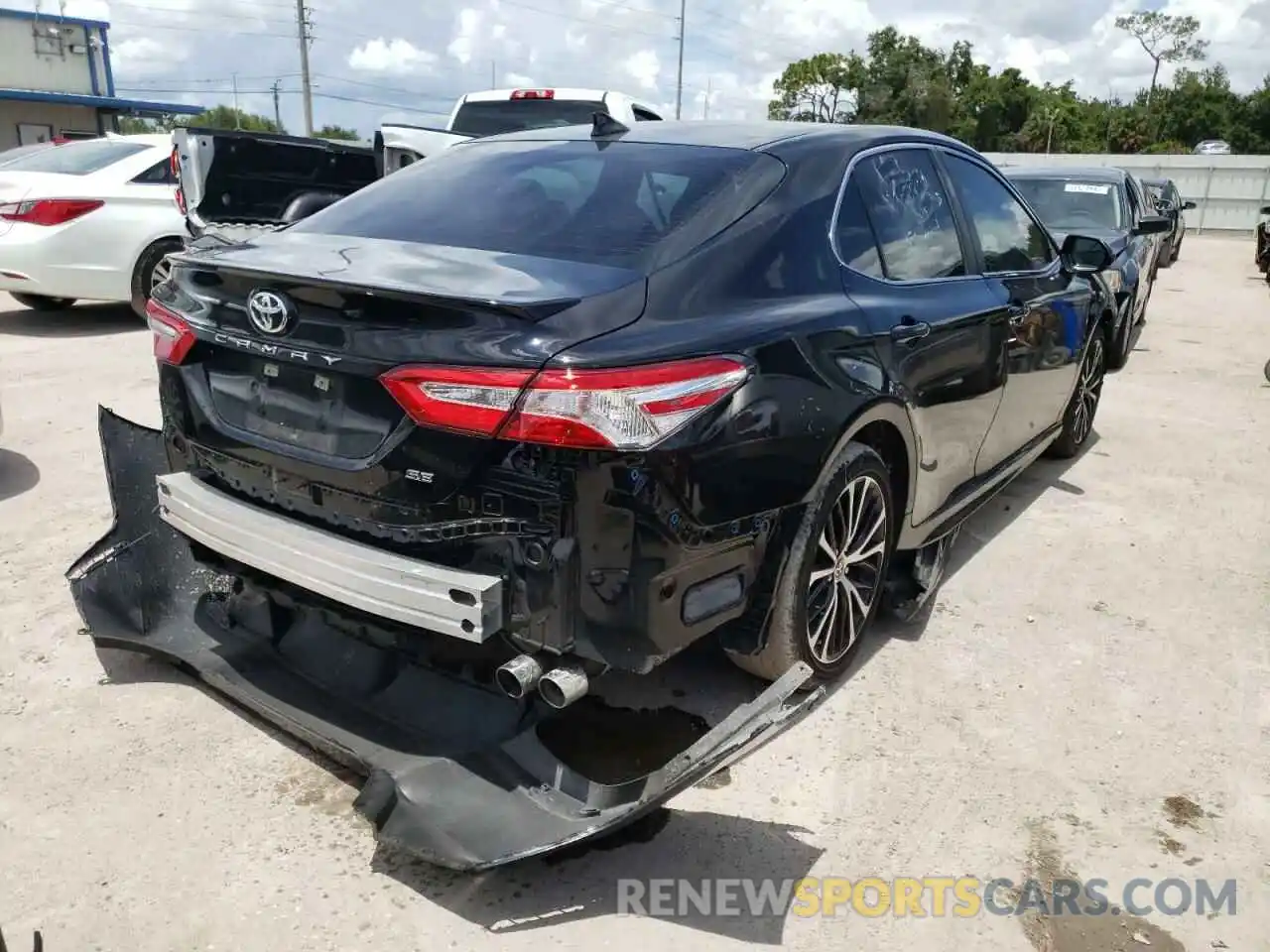 4 Photograph of a damaged car 4T1G11AKXLU506770 TOYOTA CAMRY 2020