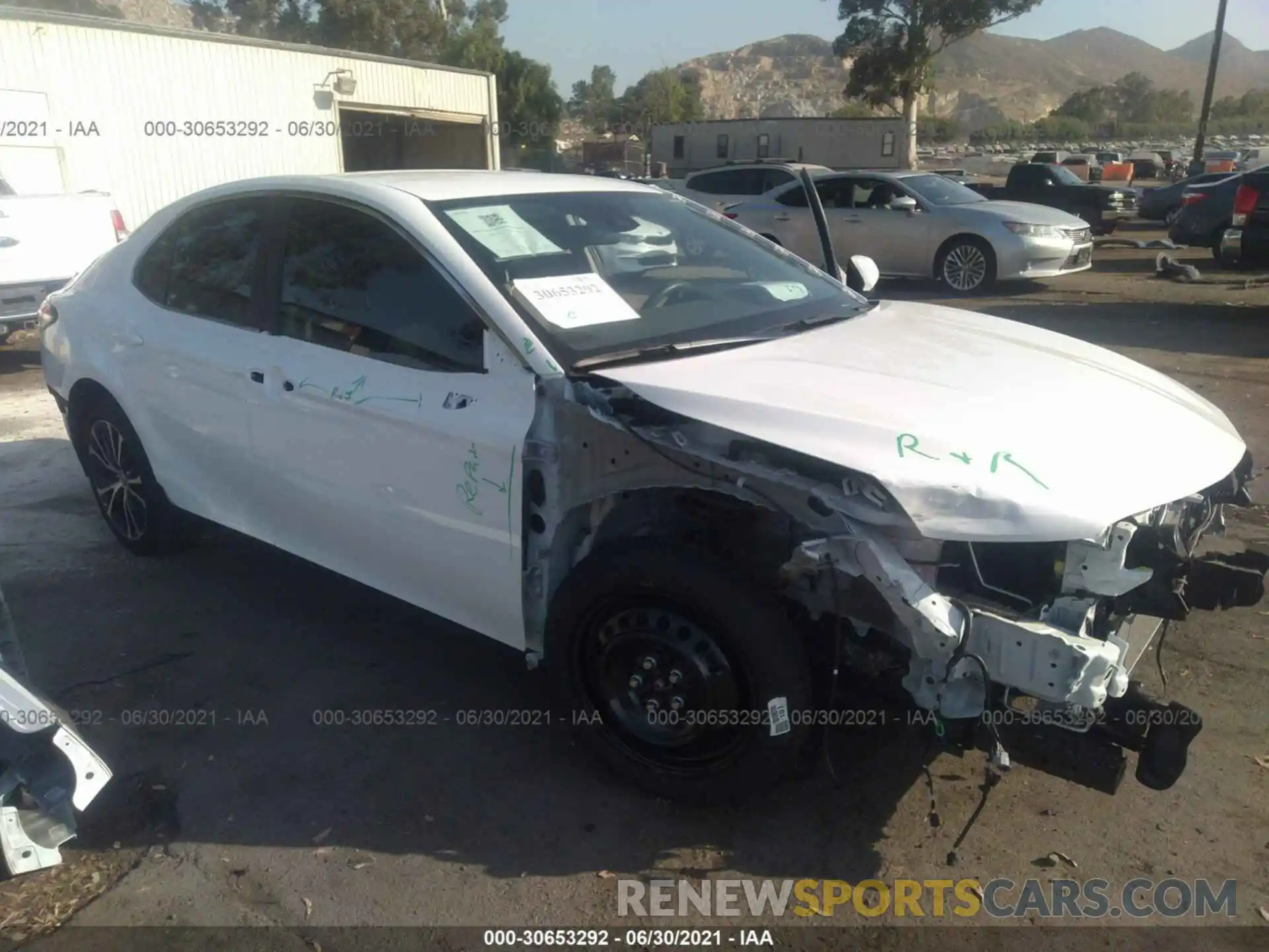 1 Photograph of a damaged car 4T1G11AKXLU510186 TOYOTA CAMRY 2020