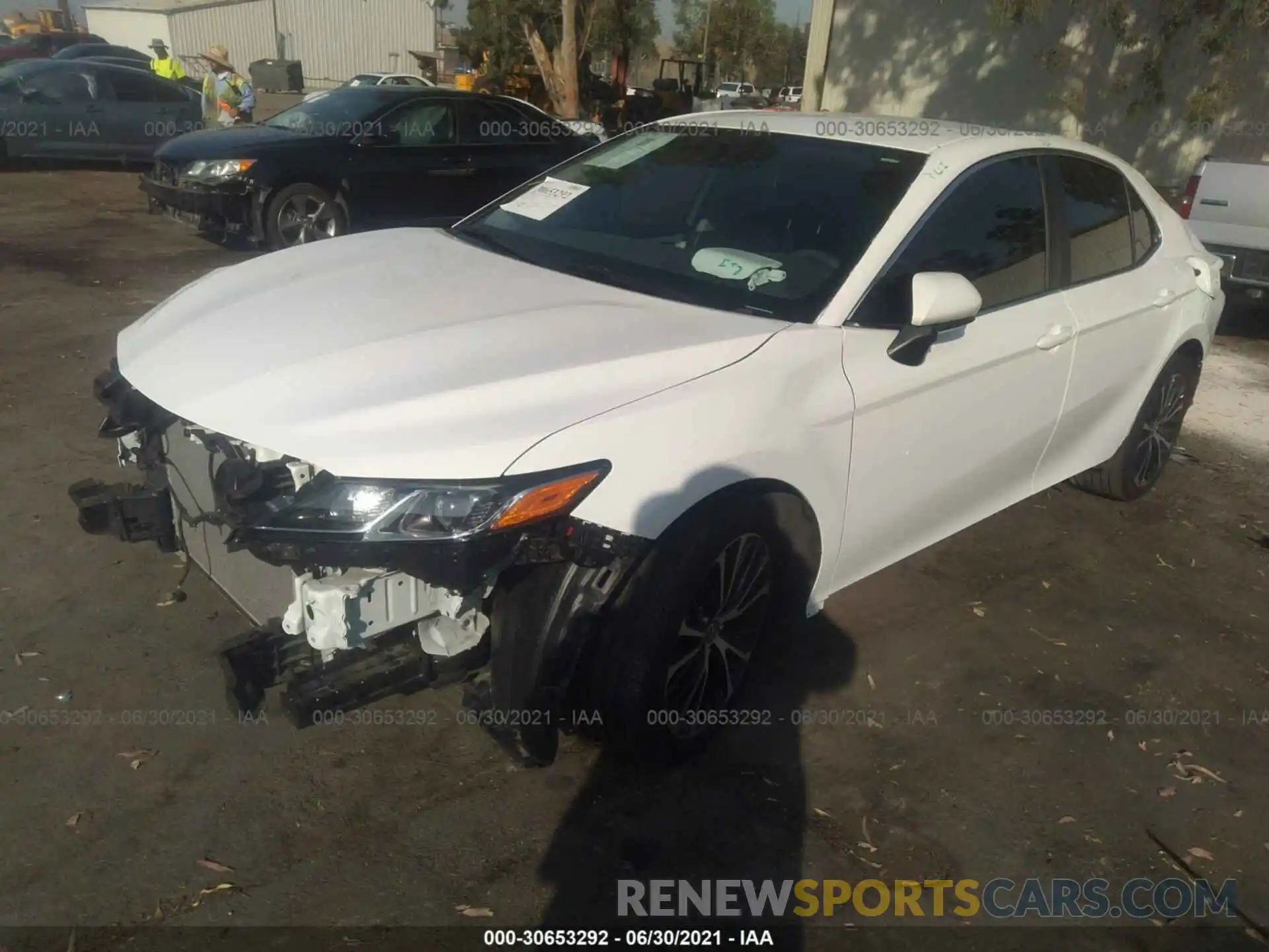 2 Photograph of a damaged car 4T1G11AKXLU510186 TOYOTA CAMRY 2020