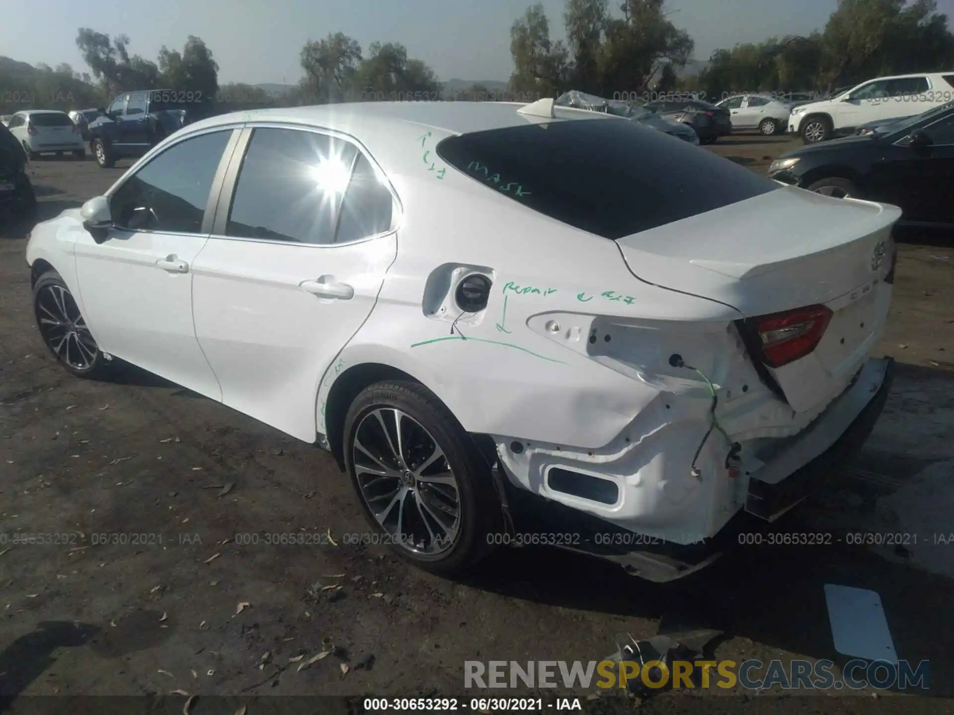 3 Photograph of a damaged car 4T1G11AKXLU510186 TOYOTA CAMRY 2020