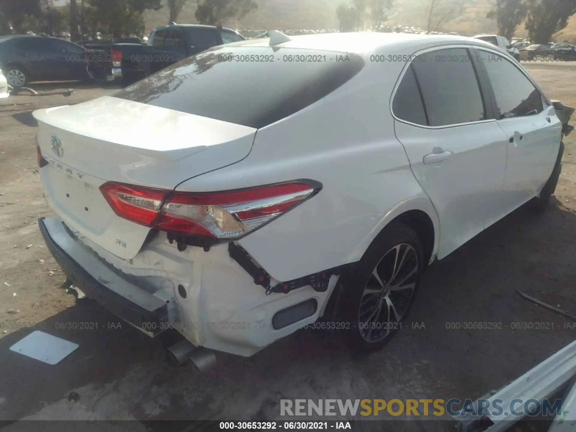 4 Photograph of a damaged car 4T1G11AKXLU510186 TOYOTA CAMRY 2020