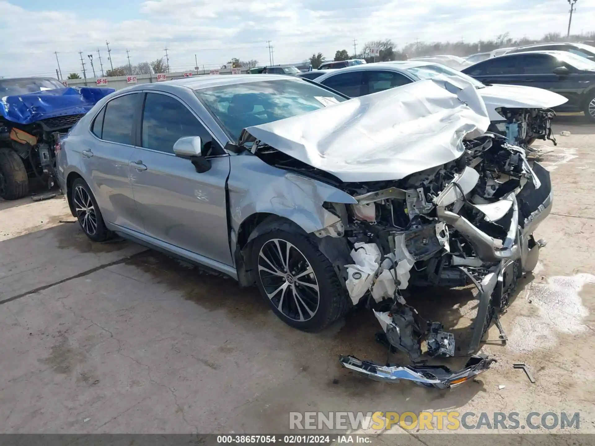 1 Photograph of a damaged car 4T1G11AKXLU510995 TOYOTA CAMRY 2020