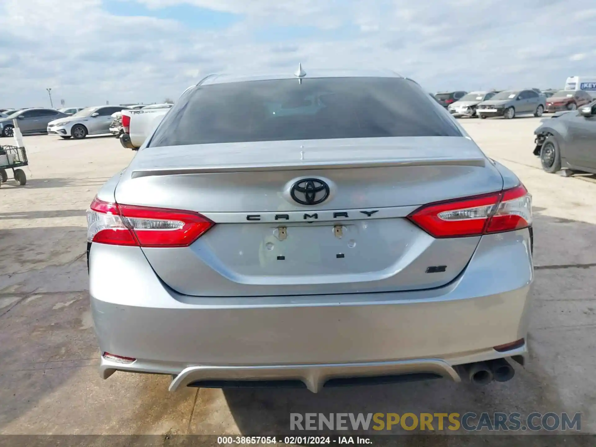 16 Photograph of a damaged car 4T1G11AKXLU510995 TOYOTA CAMRY 2020