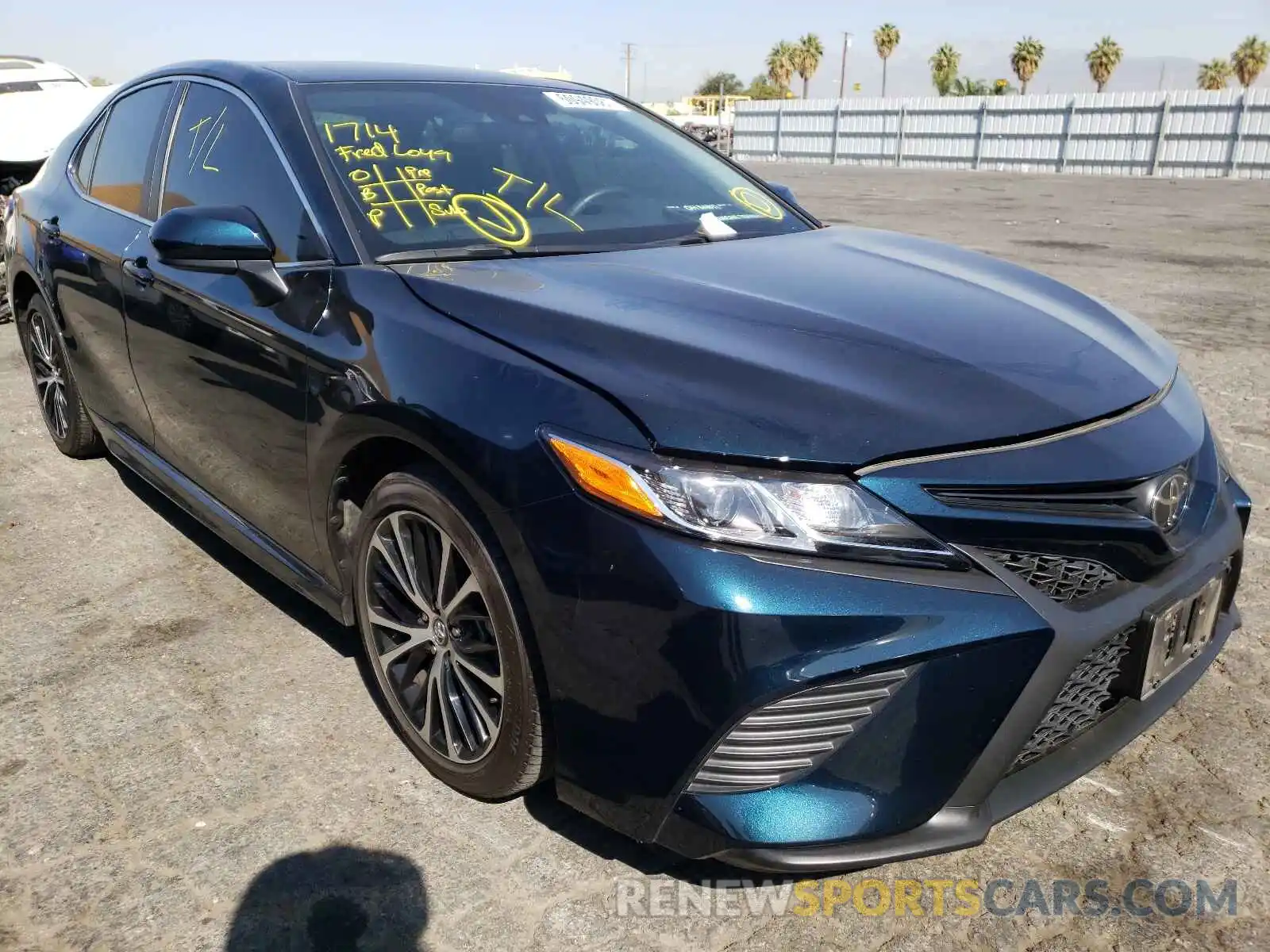 1 Photograph of a damaged car 4T1G11AKXLU860515 TOYOTA CAMRY 2020