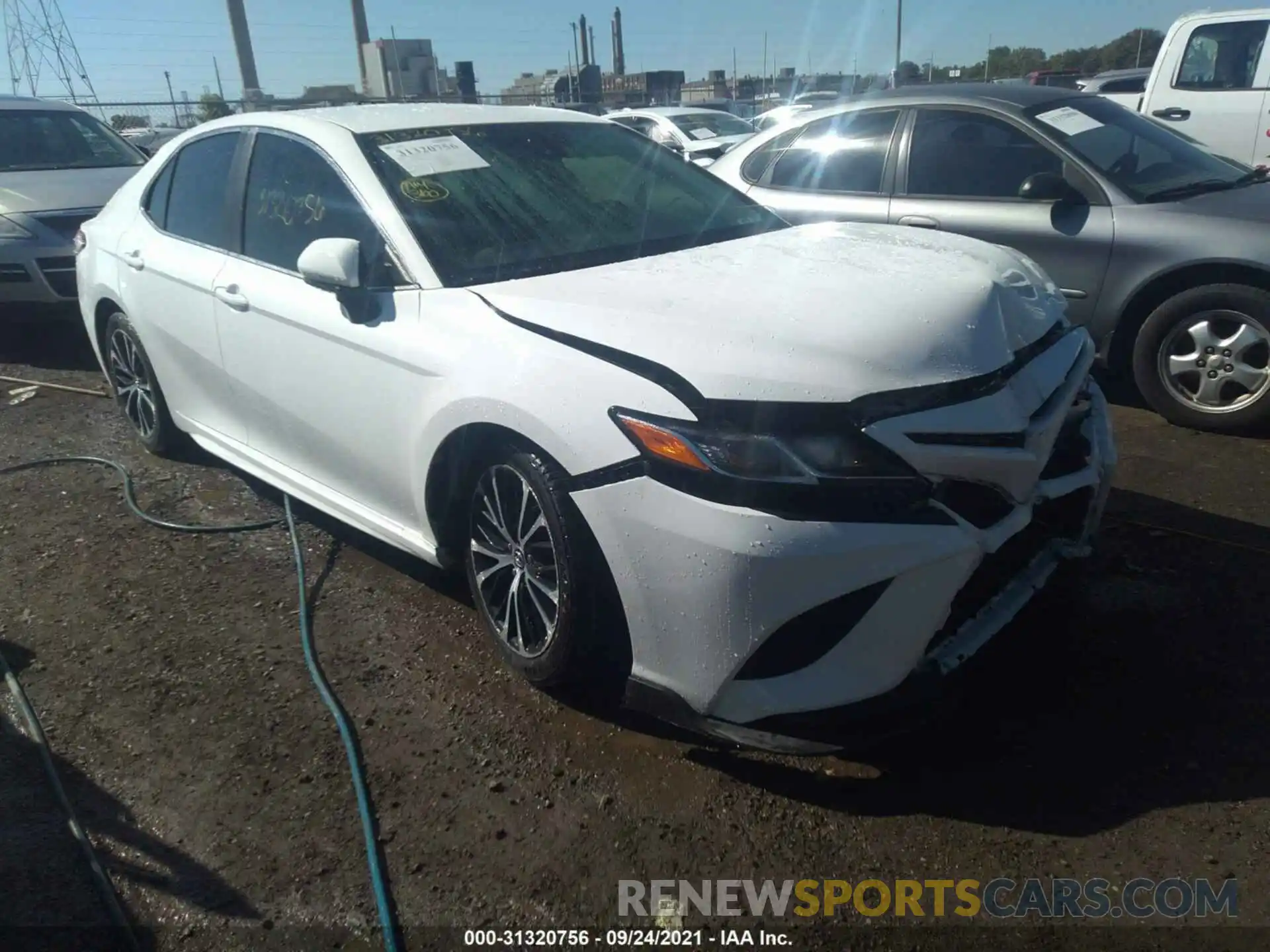 1 Photograph of a damaged car 4T1G11AKXLU869828 TOYOTA CAMRY 2020