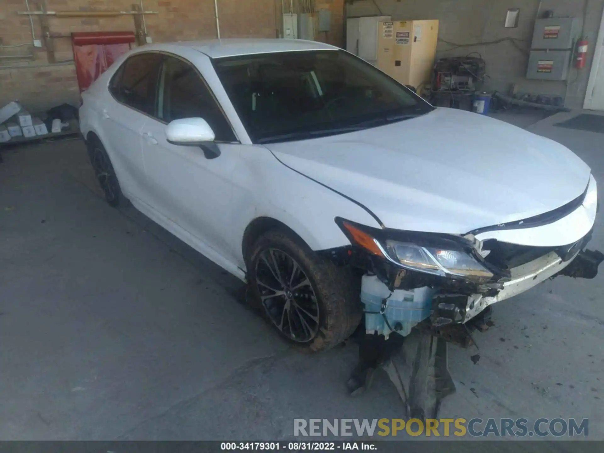 1 Photograph of a damaged car 4T1G11AKXLU876200 TOYOTA CAMRY 2020