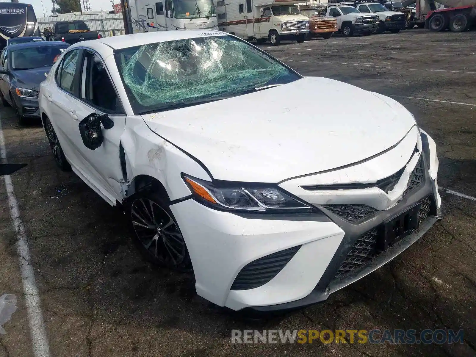 1 Photograph of a damaged car 4T1G11AKXLU887987 TOYOTA CAMRY 2020