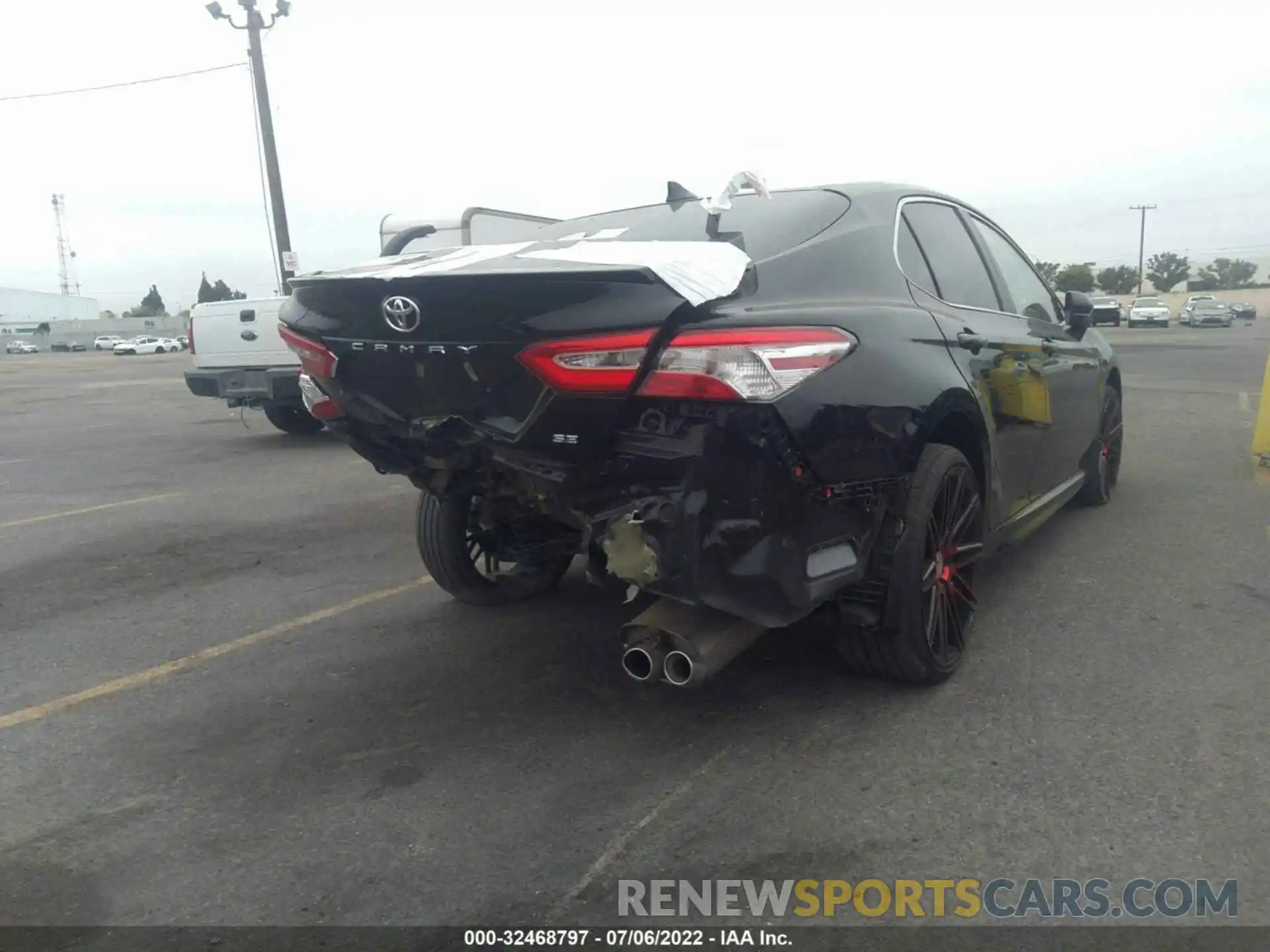 4 Photograph of a damaged car 4T1G11AKXLU898004 TOYOTA CAMRY 2020