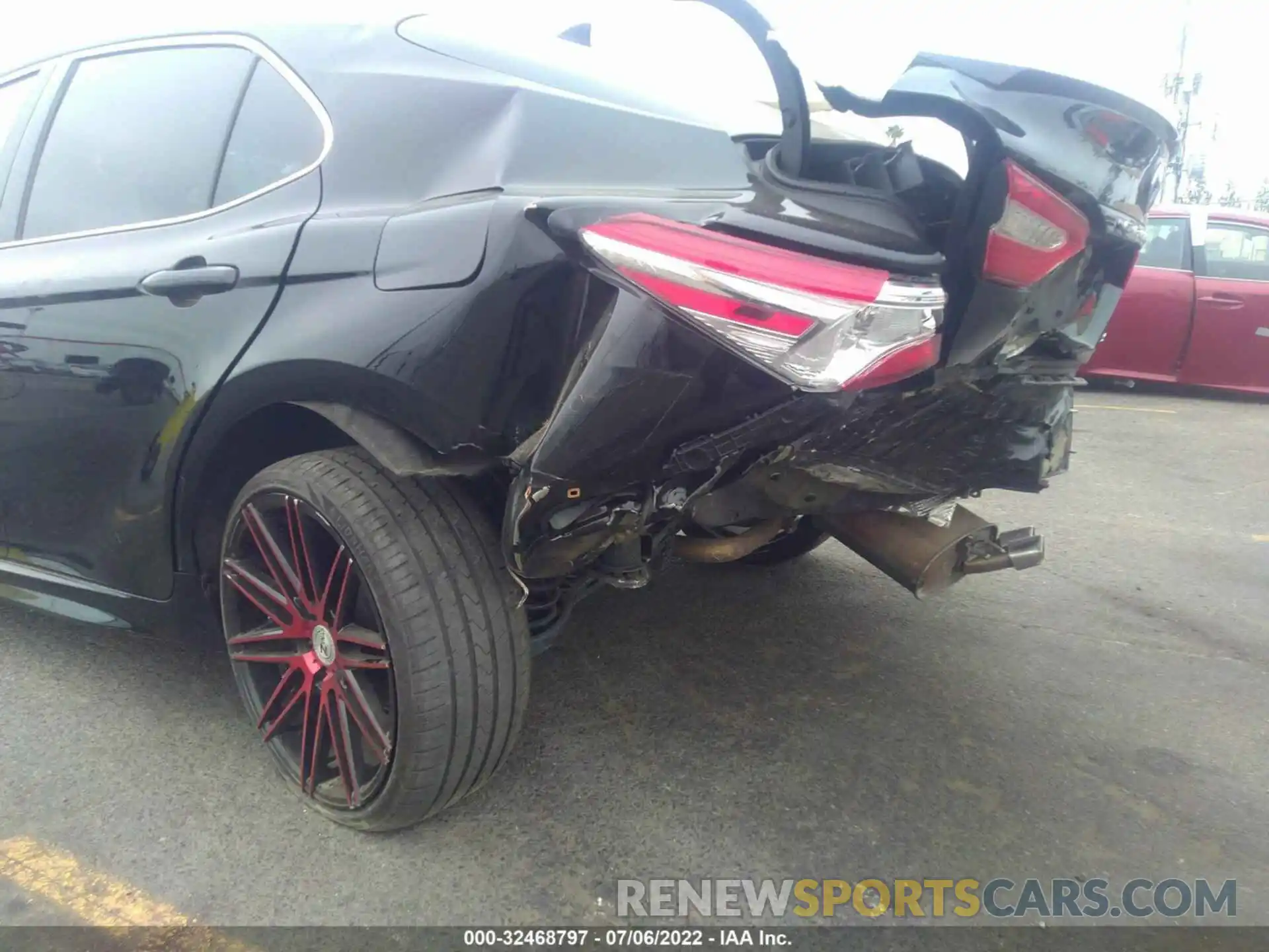 6 Photograph of a damaged car 4T1G11AKXLU898004 TOYOTA CAMRY 2020