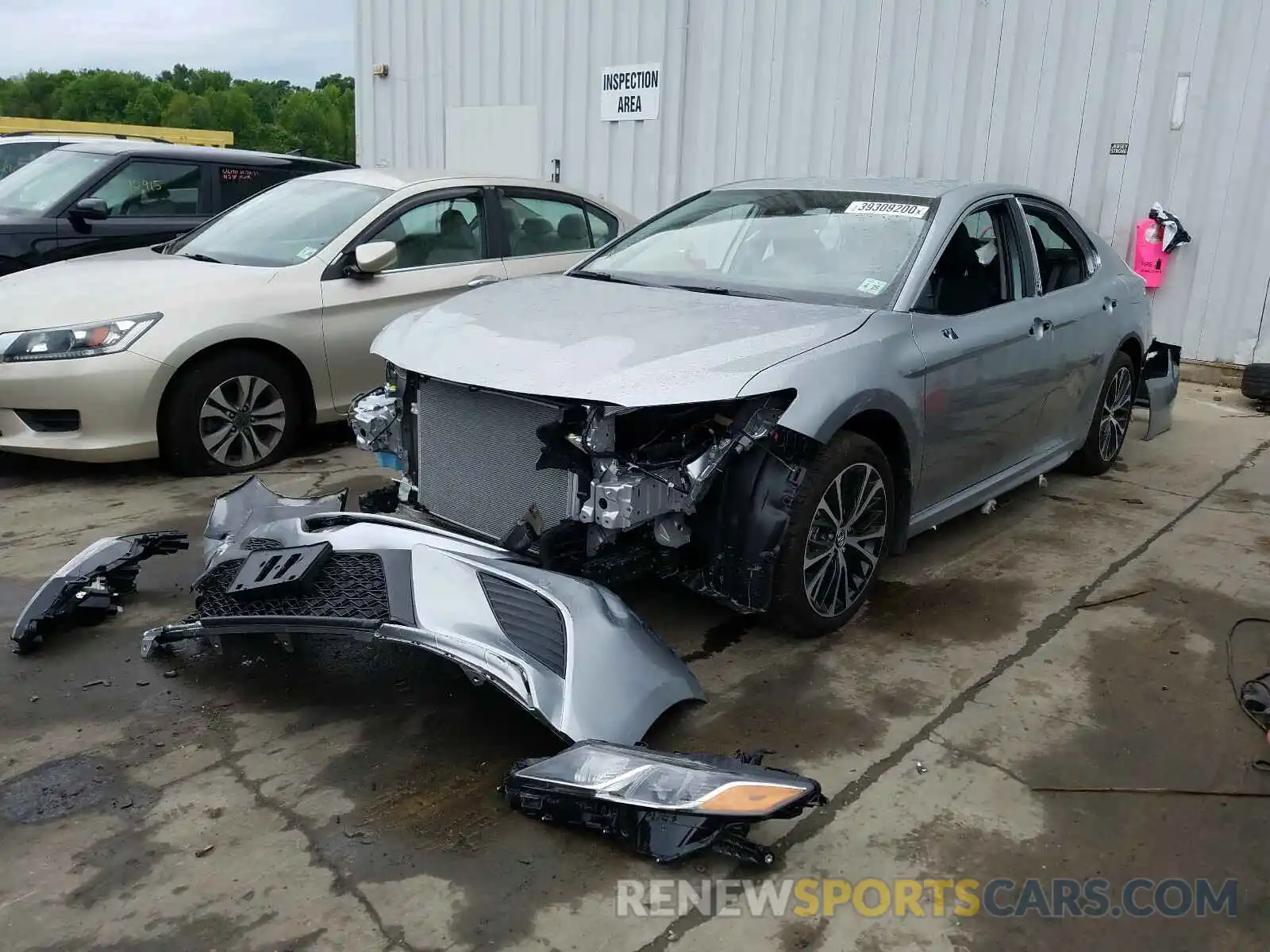 2 Photograph of a damaged car 4T1G11AKXLU899010 TOYOTA CAMRY 2020