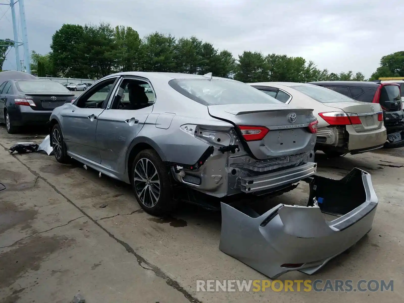 3 Photograph of a damaged car 4T1G11AKXLU899010 TOYOTA CAMRY 2020