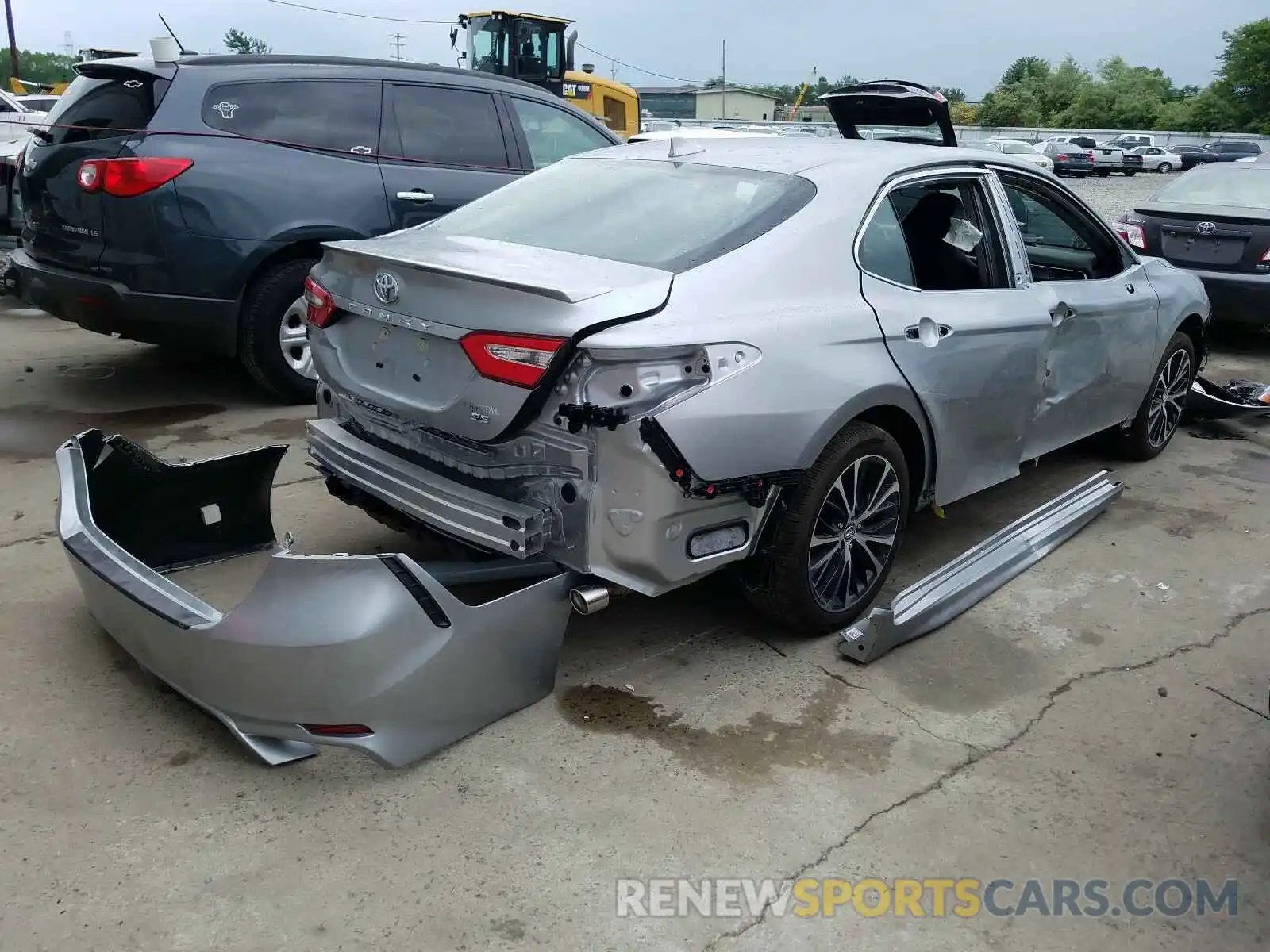 4 Photograph of a damaged car 4T1G11AKXLU899010 TOYOTA CAMRY 2020