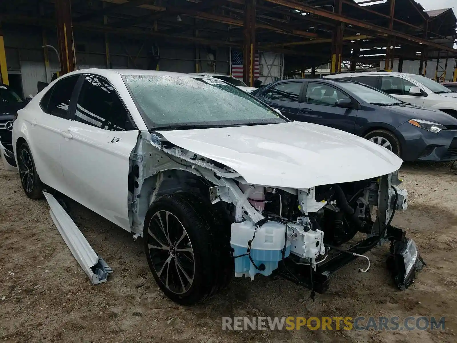 1 Photograph of a damaged car 4T1G11AKXLU903573 TOYOTA CAMRY 2020