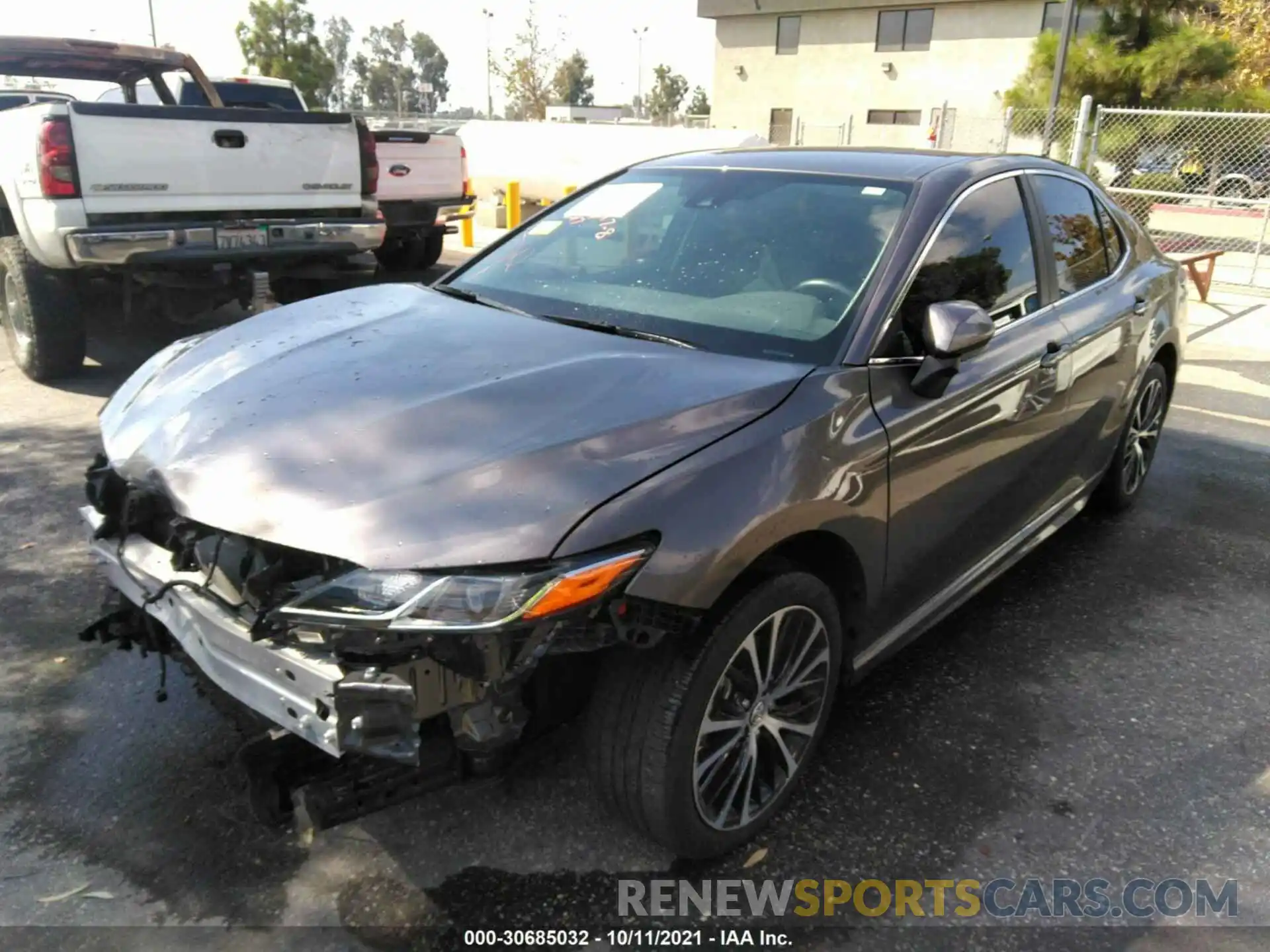 2 Photograph of a damaged car 4T1G11AKXLU907610 TOYOTA CAMRY 2020