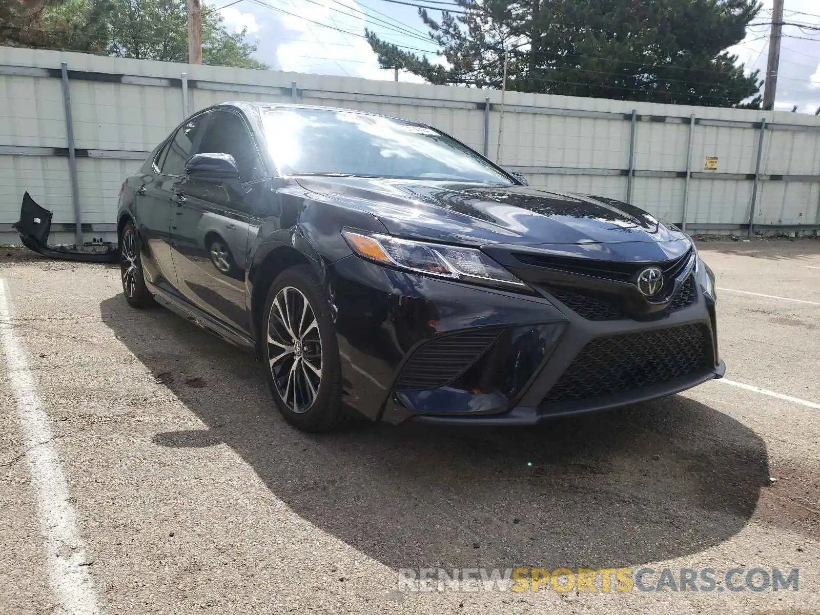 1 Photograph of a damaged car 4T1G11AKXLU911317 TOYOTA CAMRY 2020