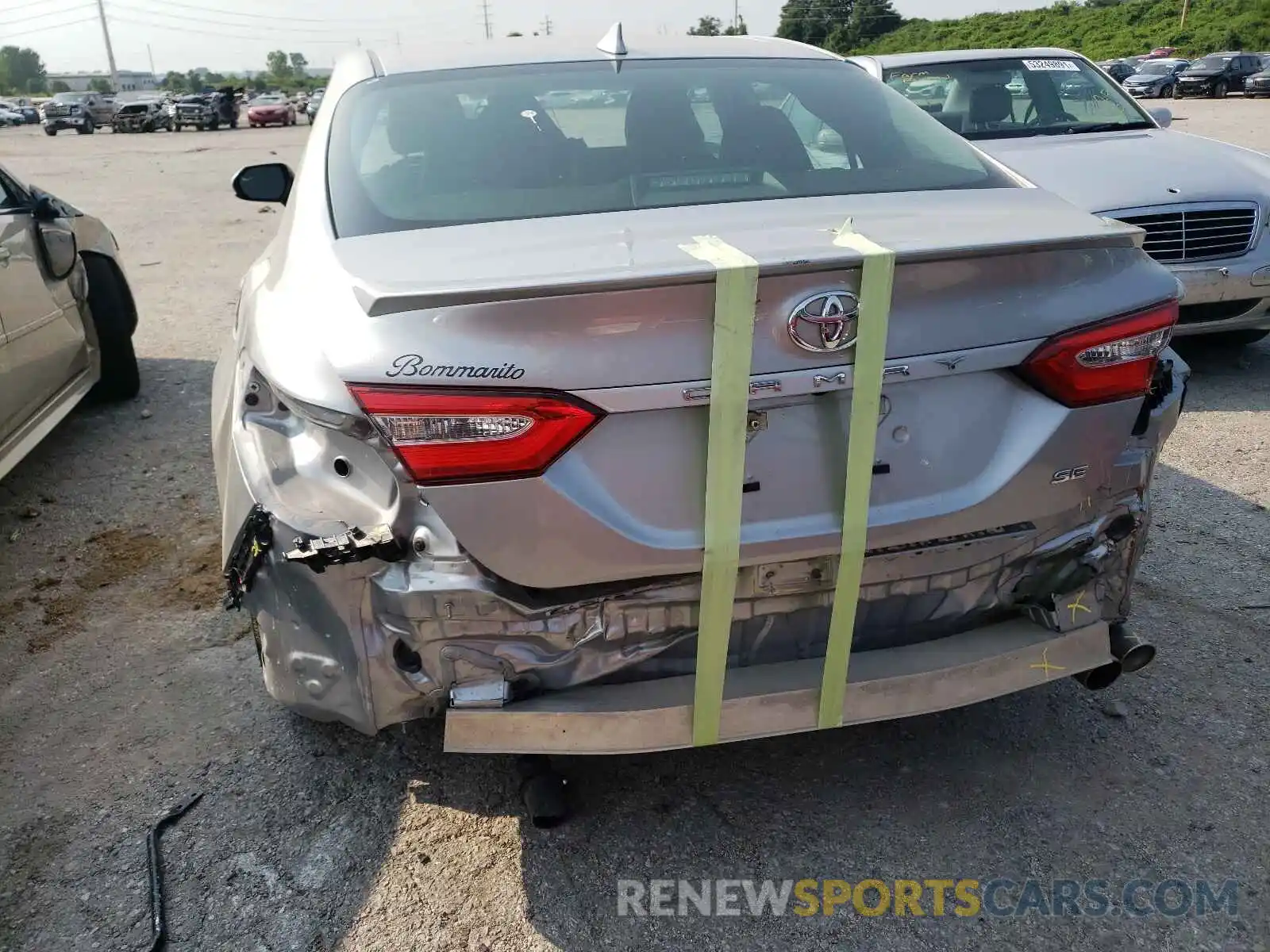 9 Photograph of a damaged car 4T1G11AKXLU915352 TOYOTA CAMRY 2020