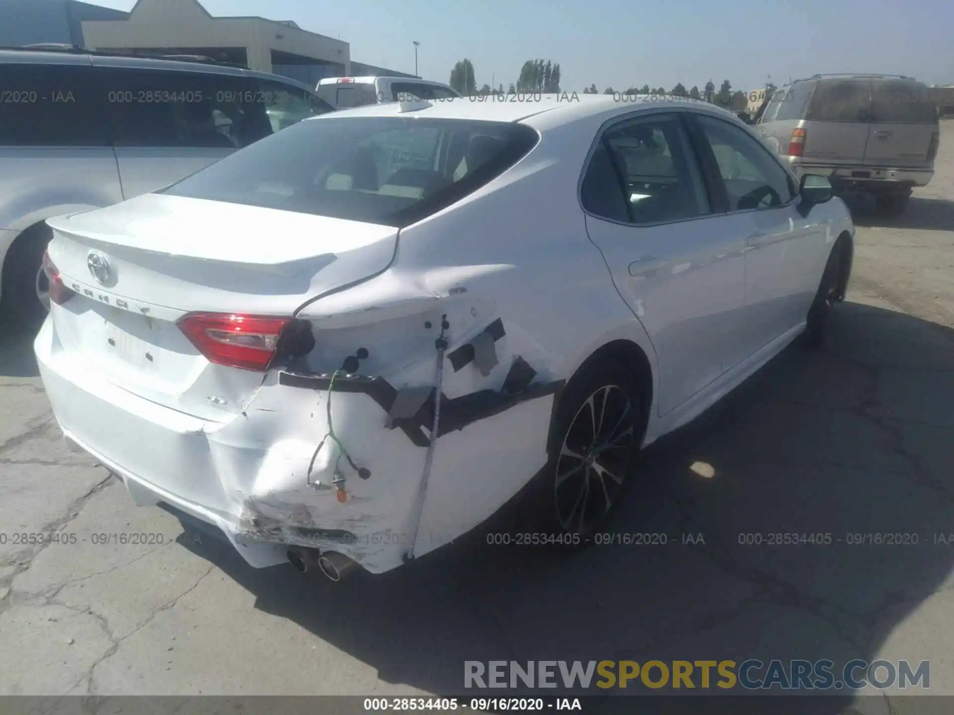 4 Photograph of a damaged car 4T1G11AKXLU917313 TOYOTA CAMRY 2020