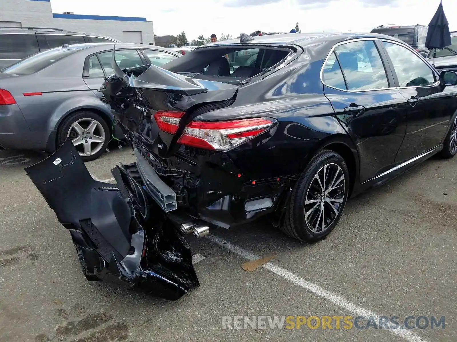 4 Photograph of a damaged car 4T1G11AKXLU920261 TOYOTA CAMRY 2020