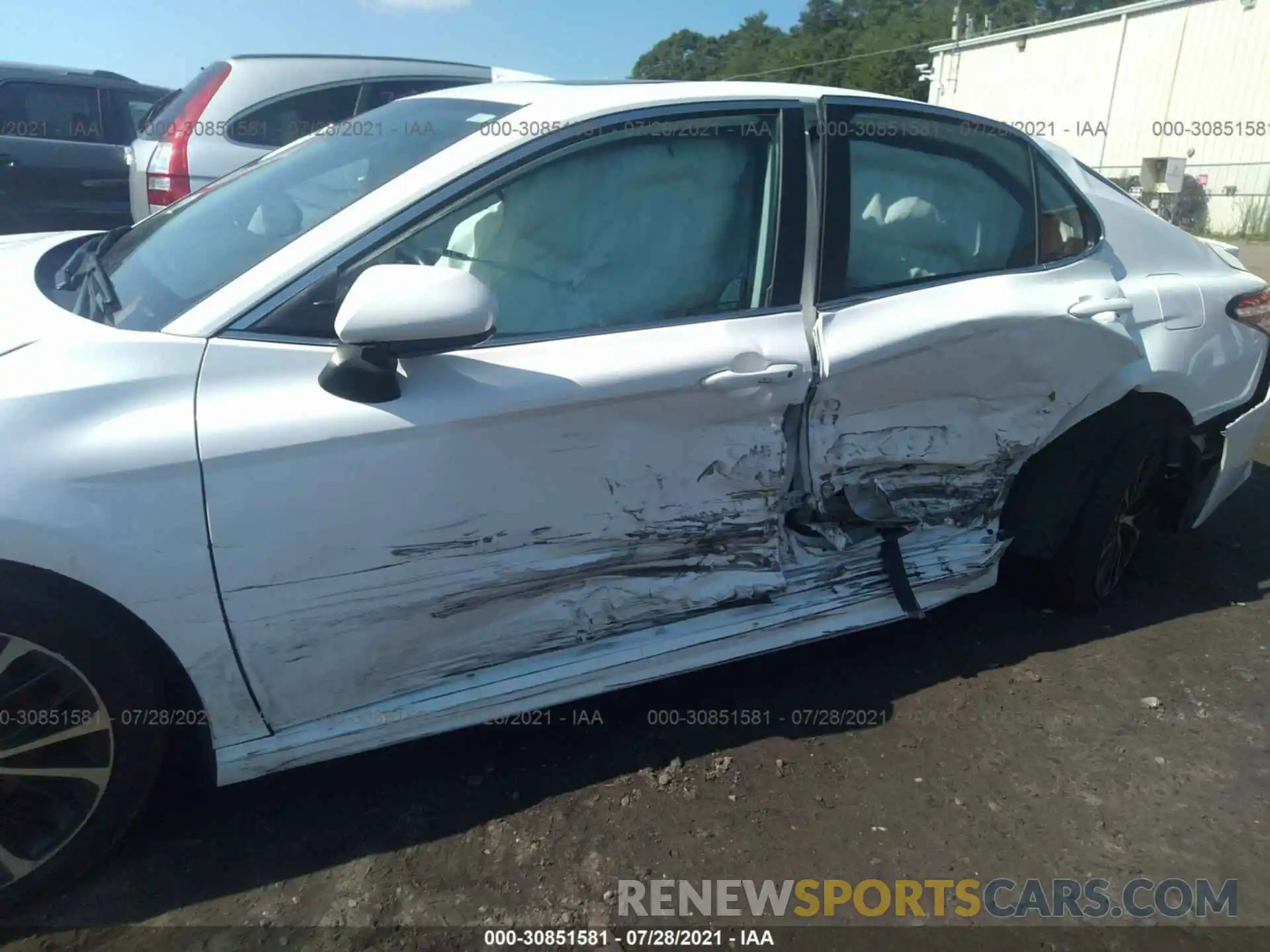 6 Photograph of a damaged car 4T1G11AKXLU921605 TOYOTA CAMRY 2020