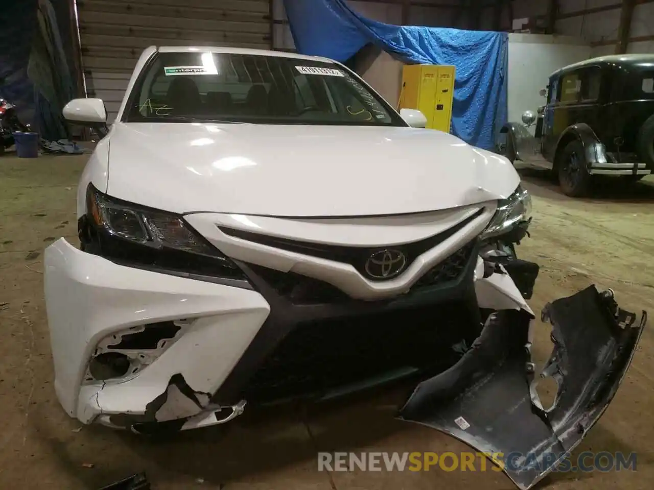 9 Photograph of a damaged car 4T1G11AKXLU923564 TOYOTA CAMRY 2020