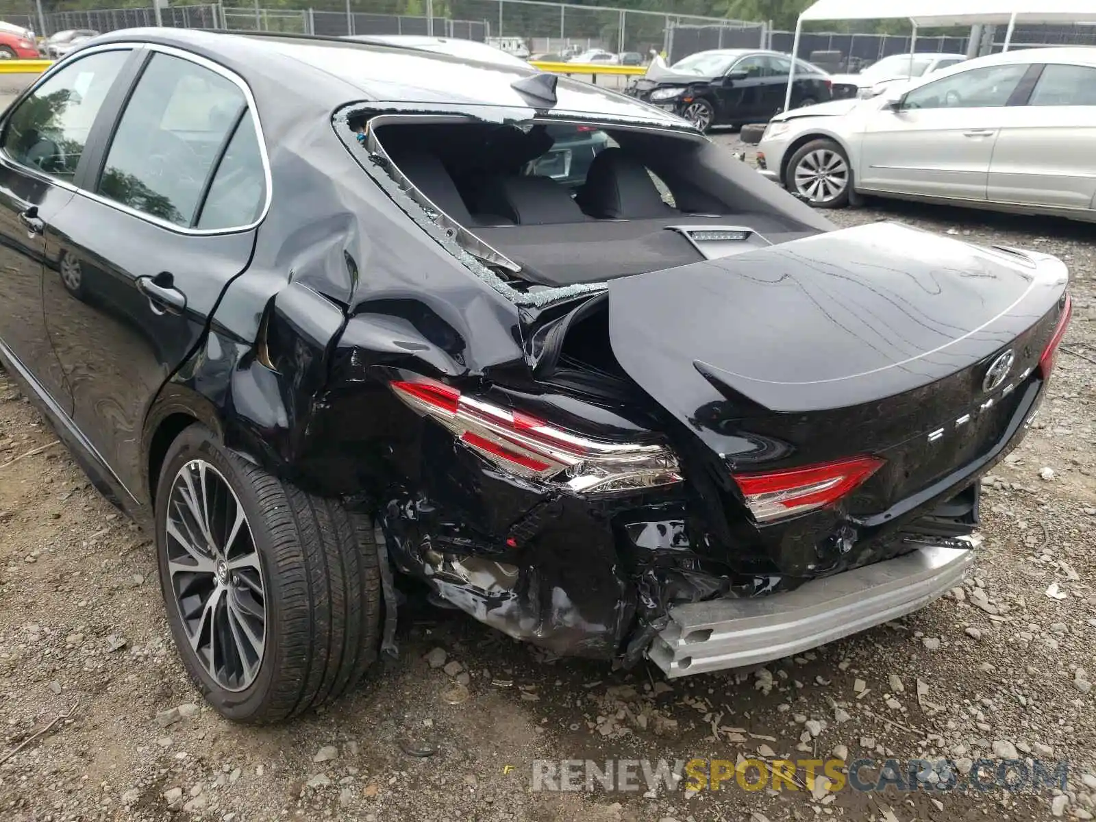 9 Photograph of a damaged car 4T1G11AKXLU925007 TOYOTA CAMRY 2020