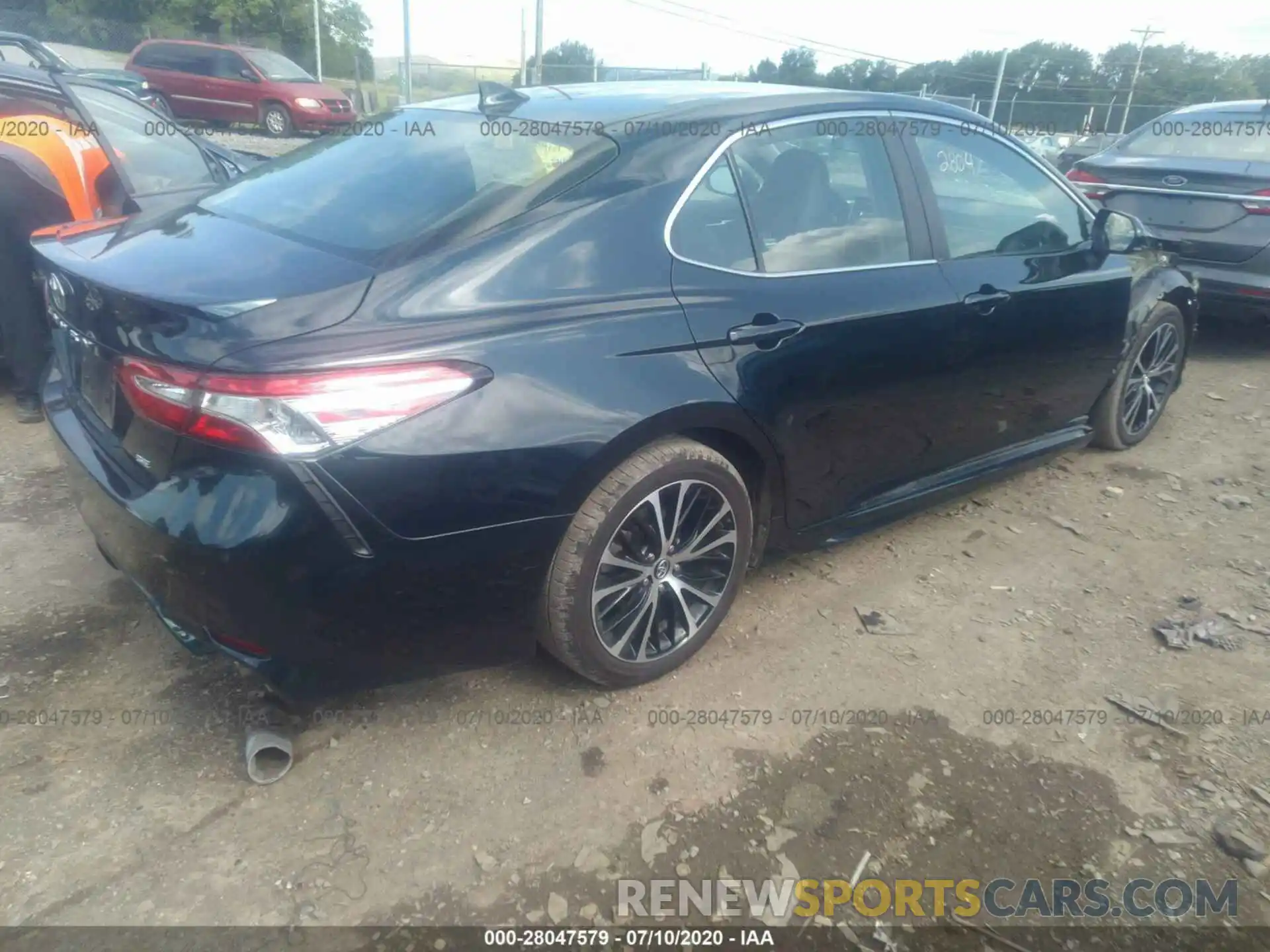 4 Photograph of a damaged car 4T1G11AKXLU926383 TOYOTA CAMRY 2020