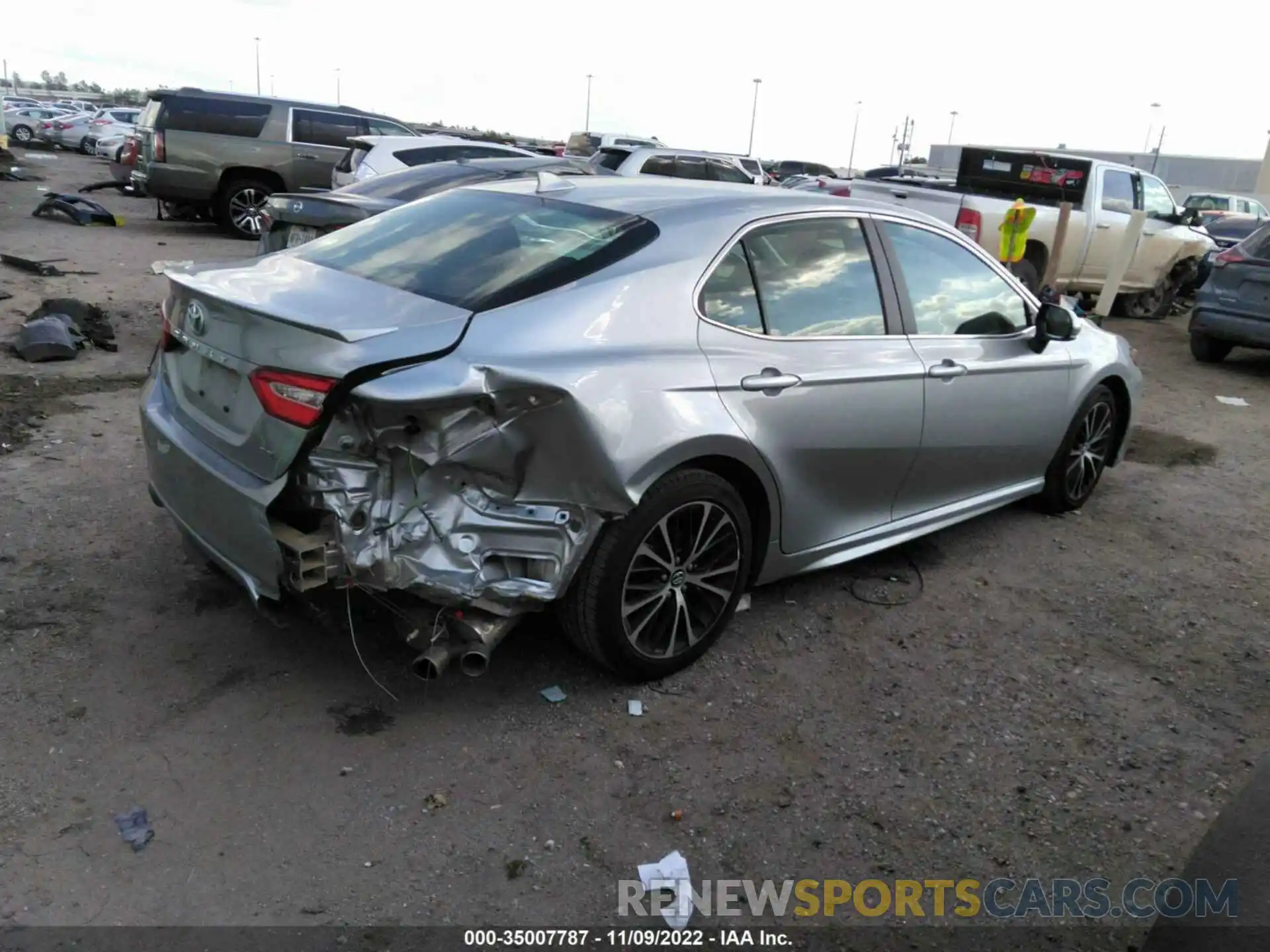 4 Photograph of a damaged car 4T1G11AKXLU926934 TOYOTA CAMRY 2020