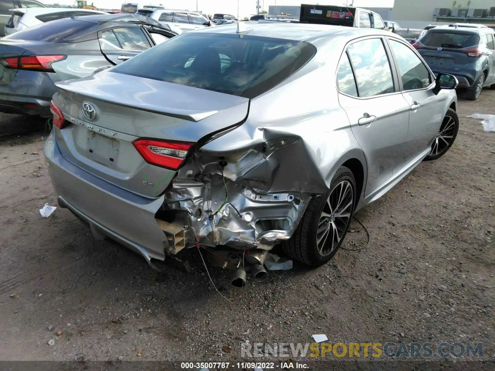 6 Photograph of a damaged car 4T1G11AKXLU926934 TOYOTA CAMRY 2020