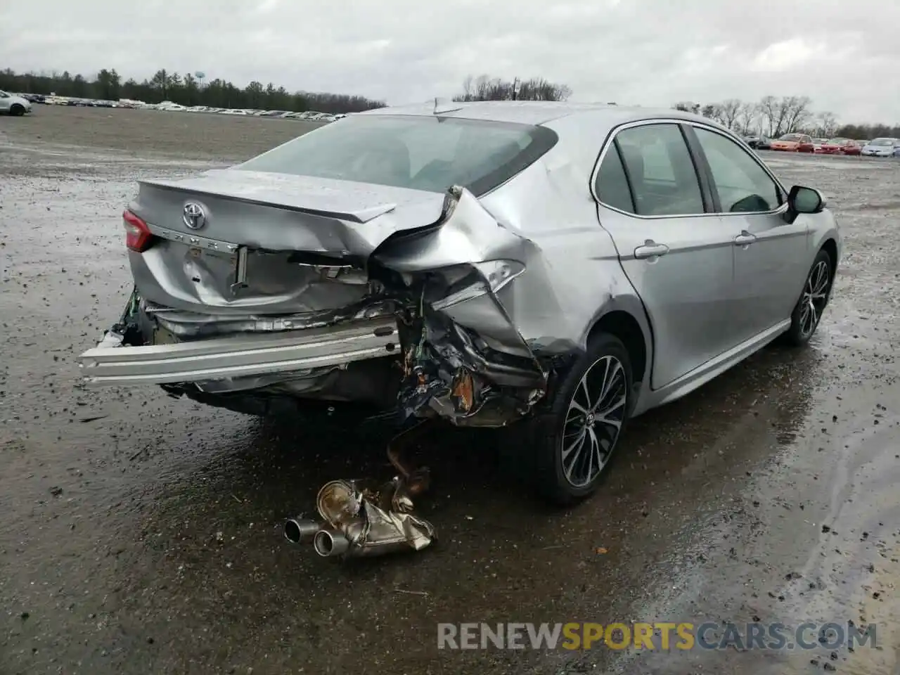 4 Photograph of a damaged car 4T1G11AKXLU927582 TOYOTA CAMRY 2020