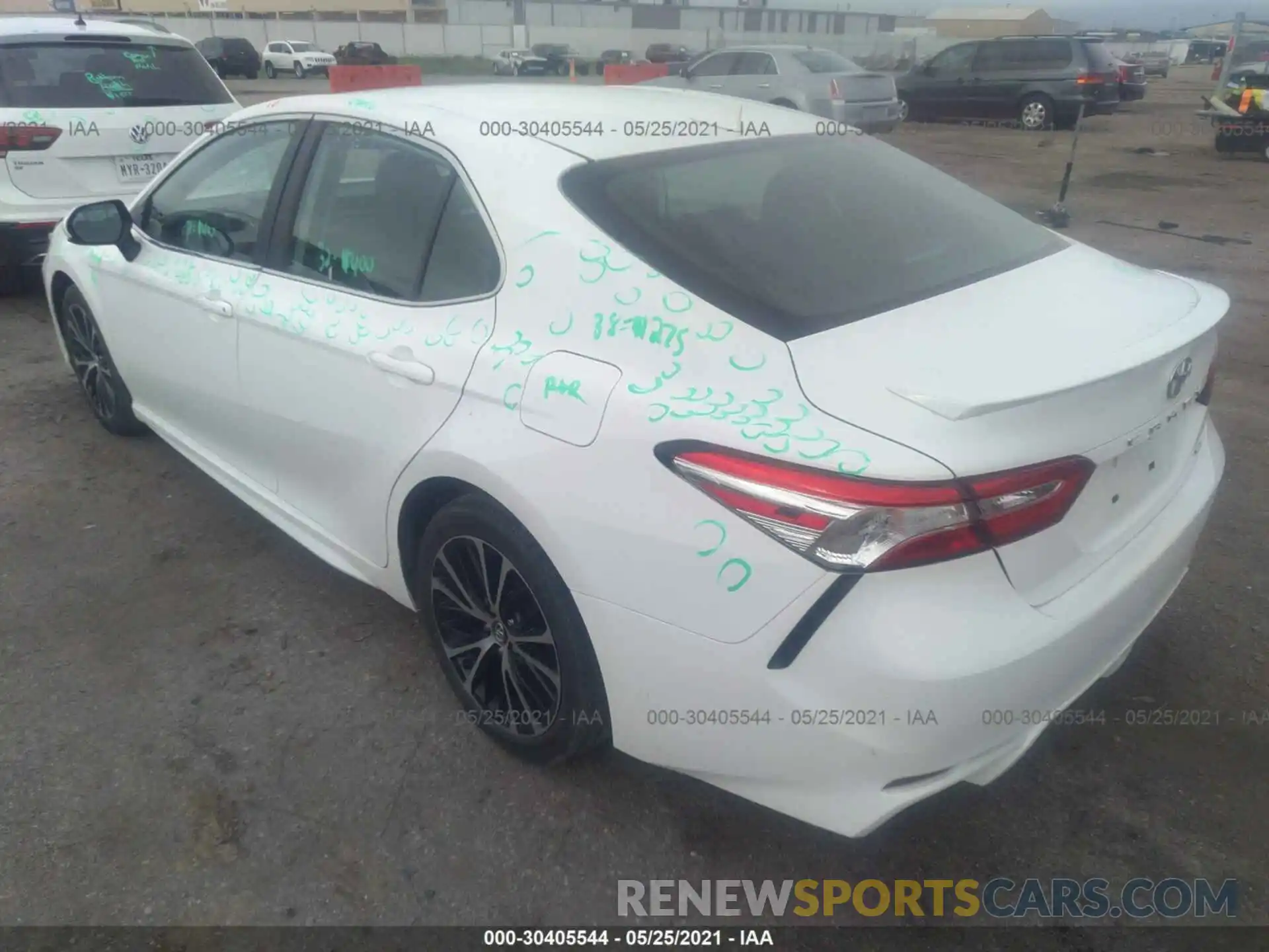 3 Фотография поврежденного автомобиля 4T1G11AKXLU929185 TOYOTA CAMRY 2020