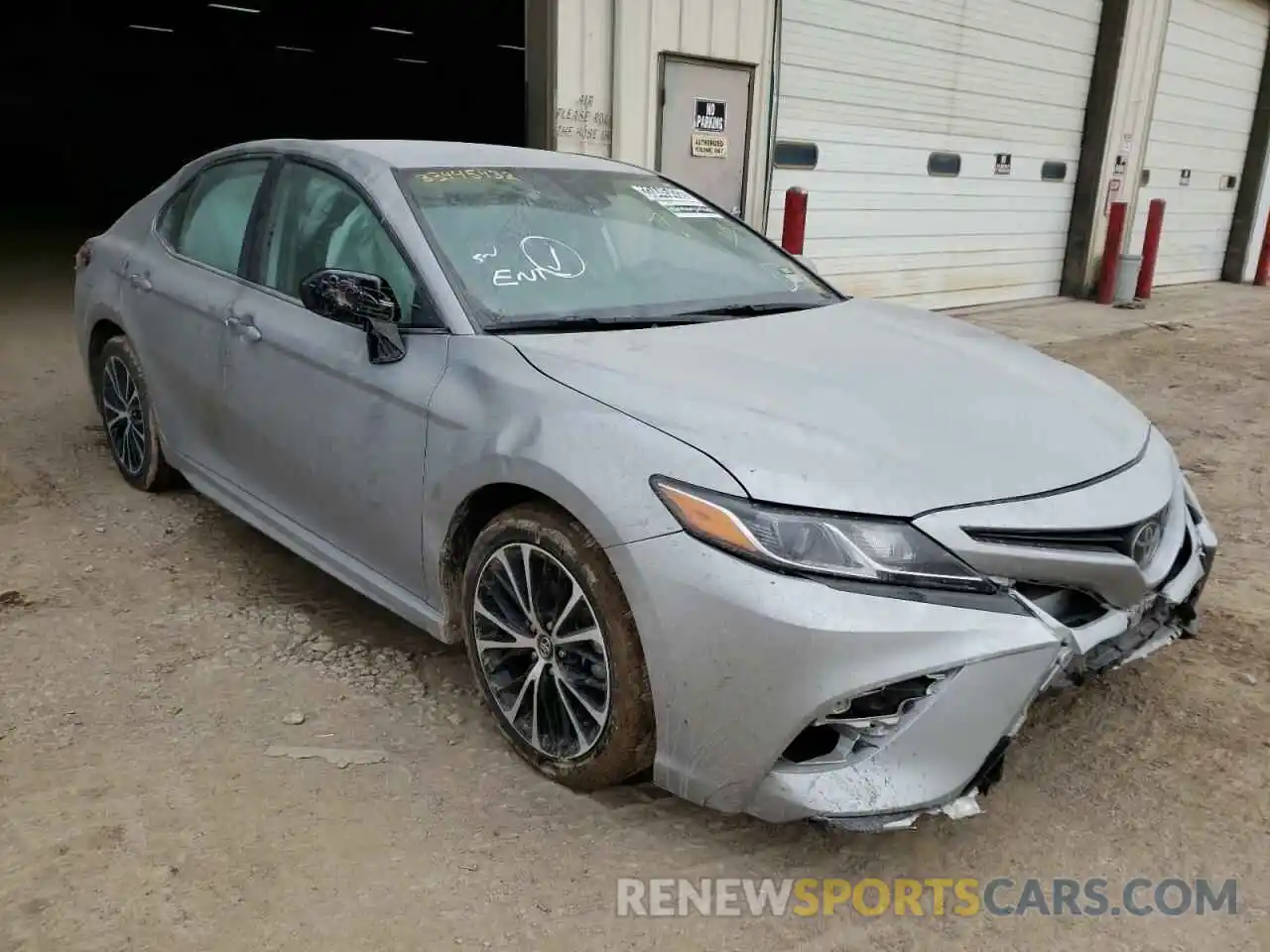 1 Photograph of a damaged car 4T1G11AKXLU931616 TOYOTA CAMRY 2020