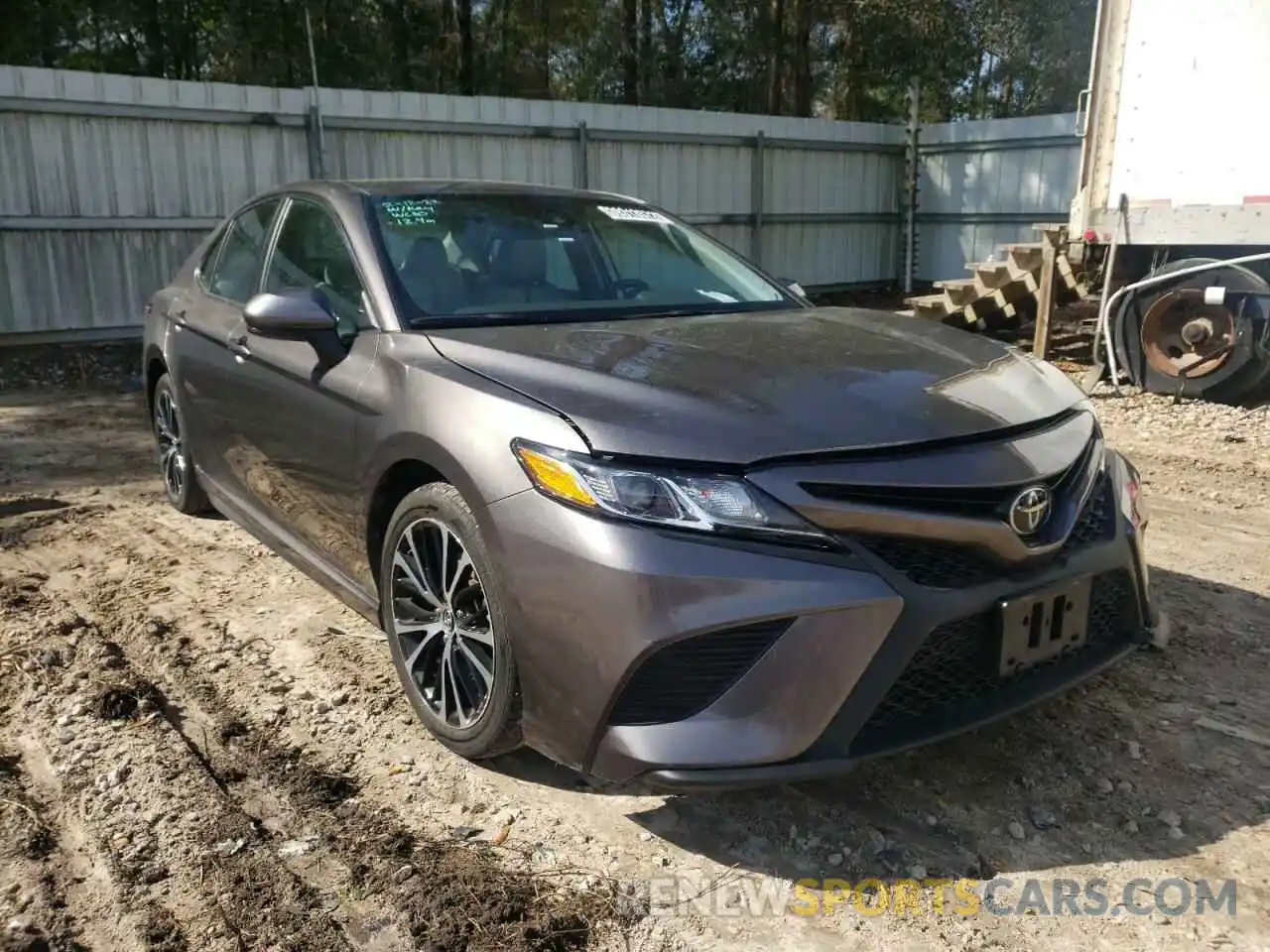 1 Photograph of a damaged car 4T1G11AKXLU931700 TOYOTA CAMRY 2020