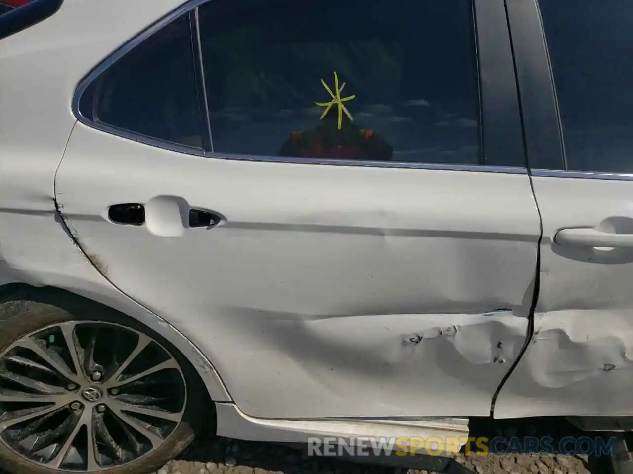 6 Photograph of a damaged car 4T1G11AKXLU935066 TOYOTA CAMRY 2020