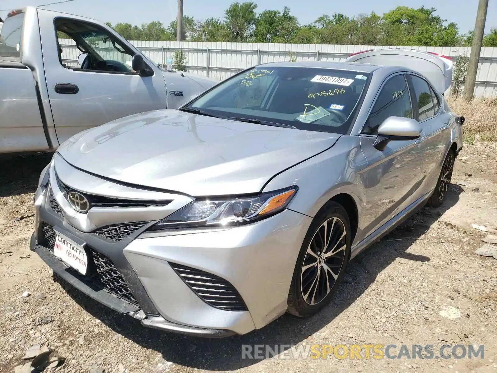 2 Photograph of a damaged car 4T1G11AKXLU935696 TOYOTA CAMRY 2020