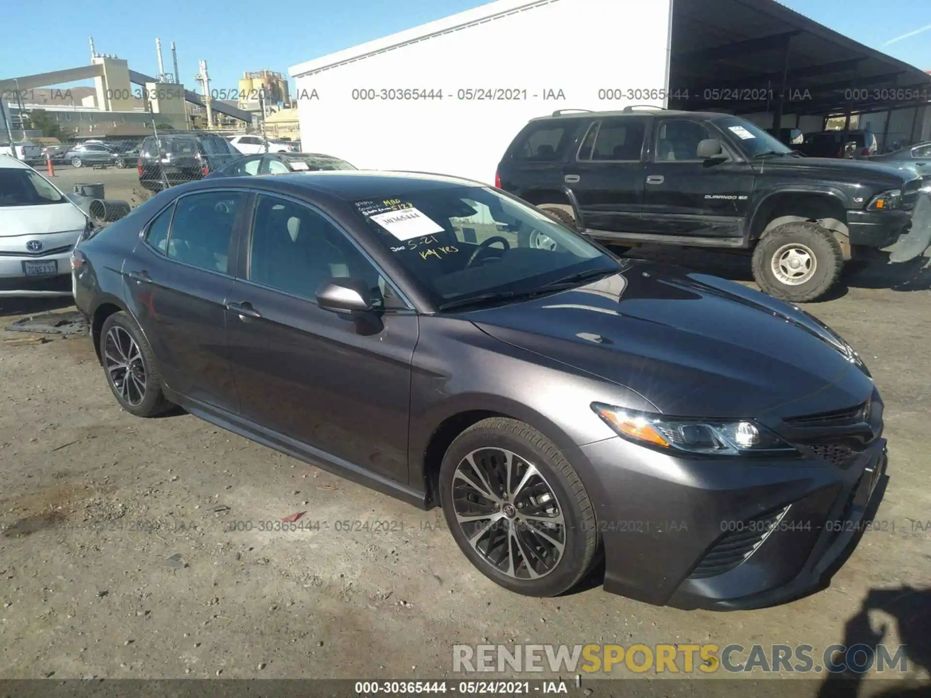 1 Photograph of a damaged car 4T1G11AKXLU937903 TOYOTA CAMRY 2020