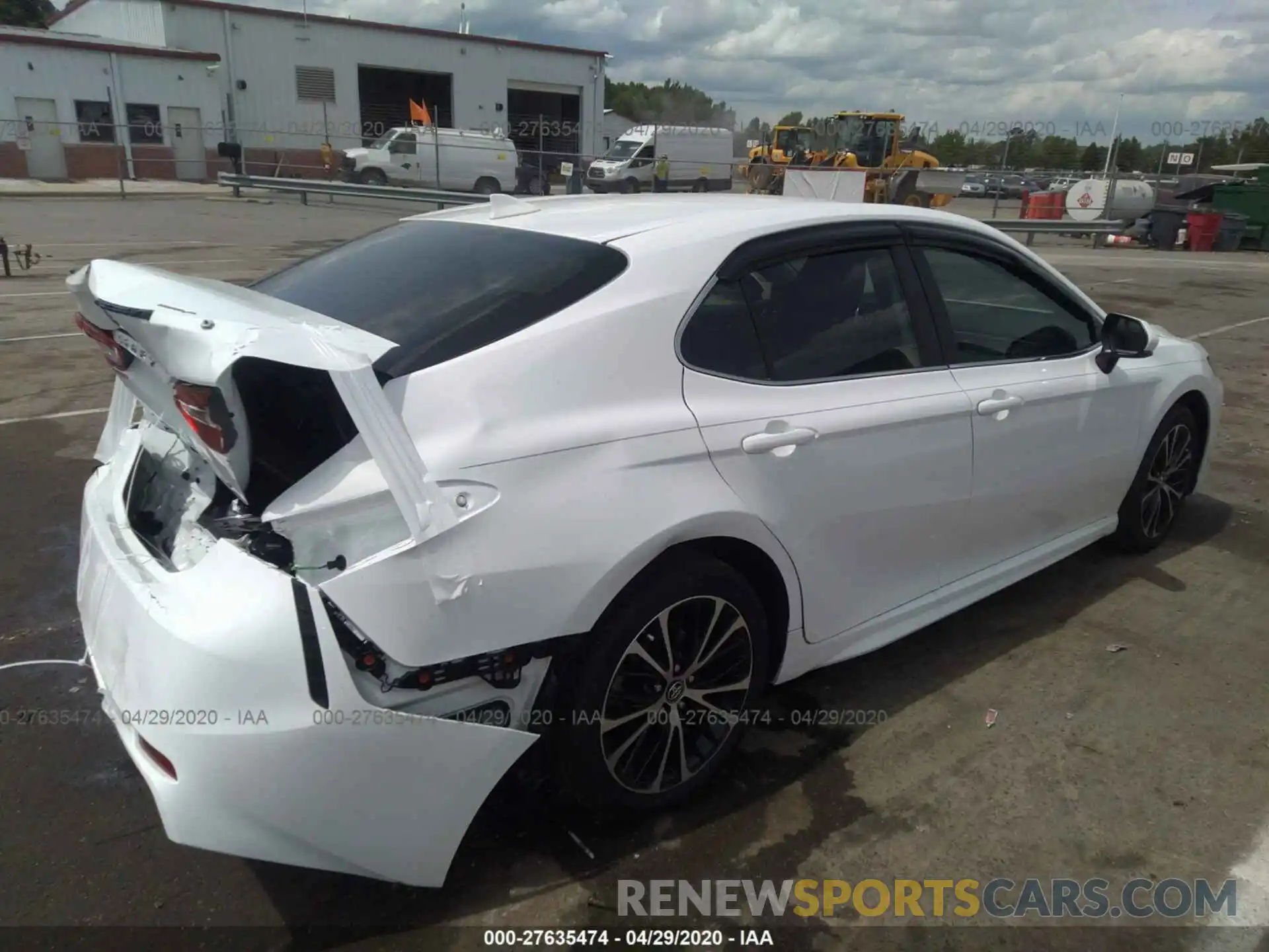 4 Photograph of a damaged car 4T1G11AKXLU938422 TOYOTA CAMRY 2020