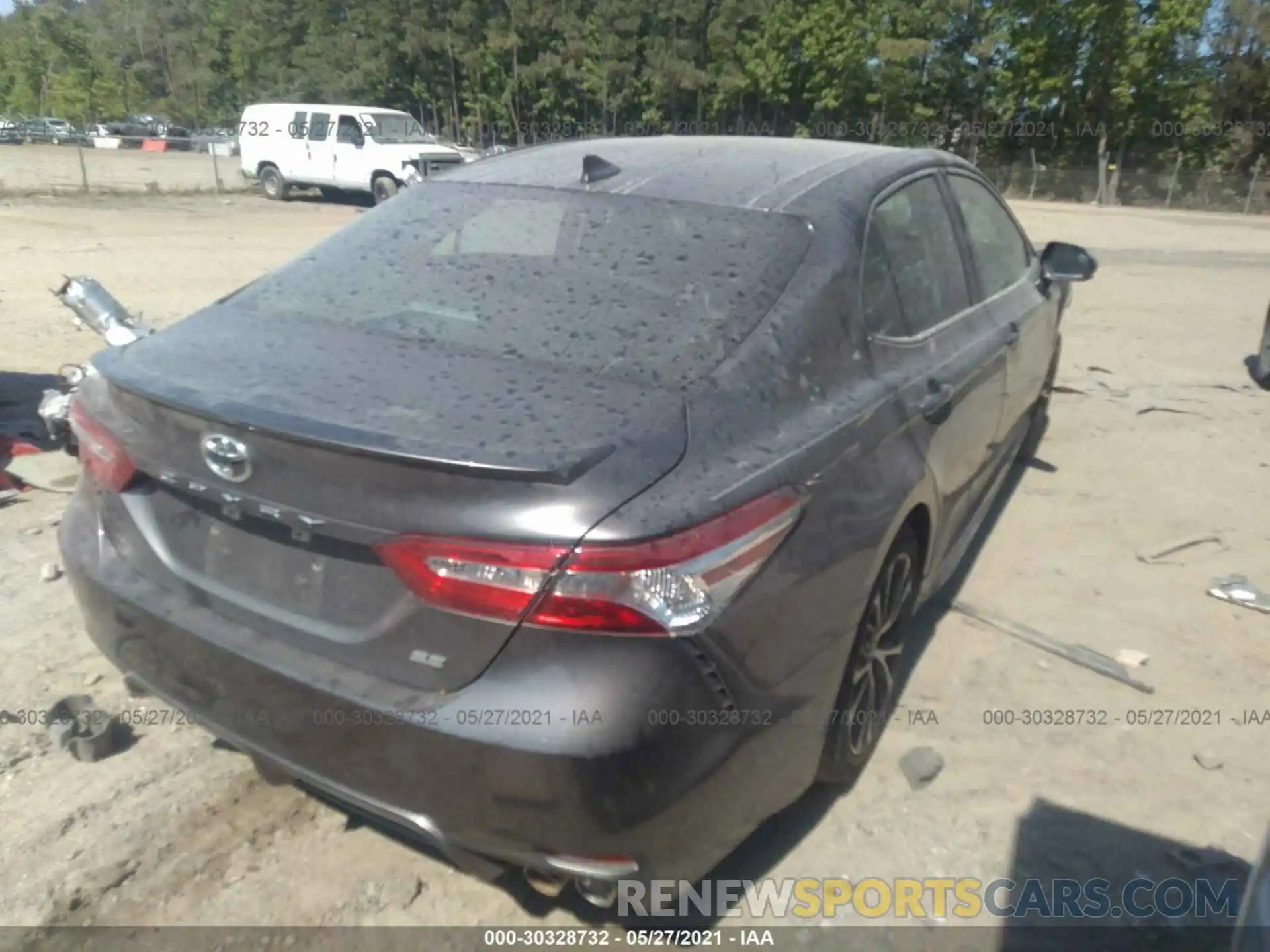 4 Photograph of a damaged car 4T1G11AKXLU945015 TOYOTA CAMRY 2020