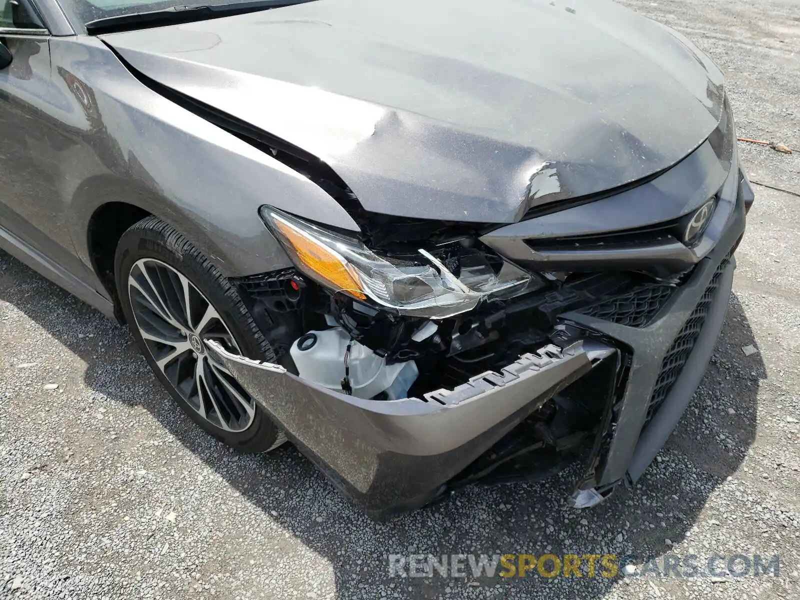 9 Photograph of a damaged car 4T1G11AKXLU948285 TOYOTA CAMRY 2020