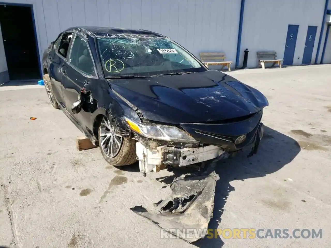 1 Photograph of a damaged car 4T1G11AKXLU948528 TOYOTA CAMRY 2020