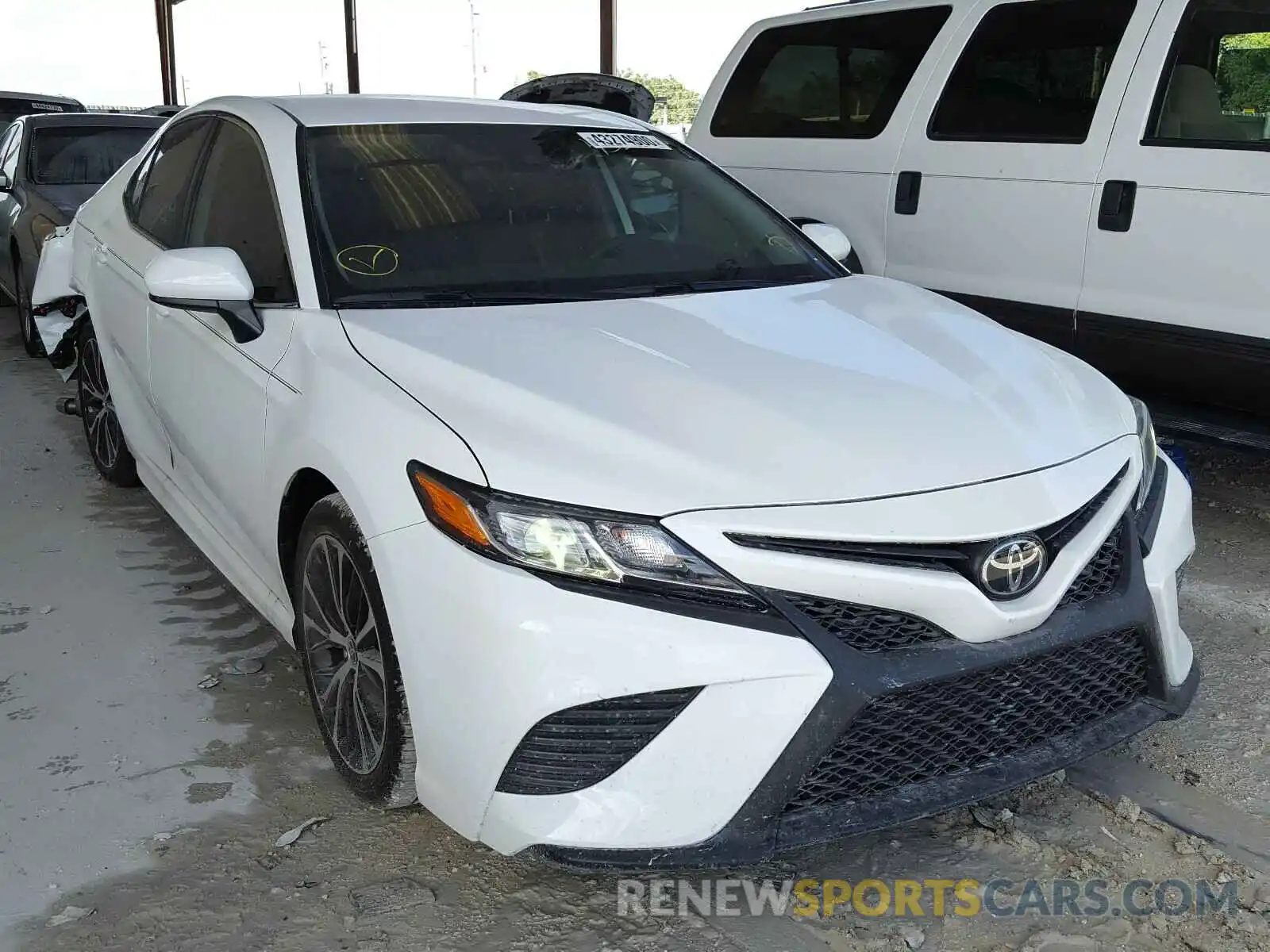 1 Photograph of a damaged car 4T1G11AKXLU952871 TOYOTA CAMRY 2020