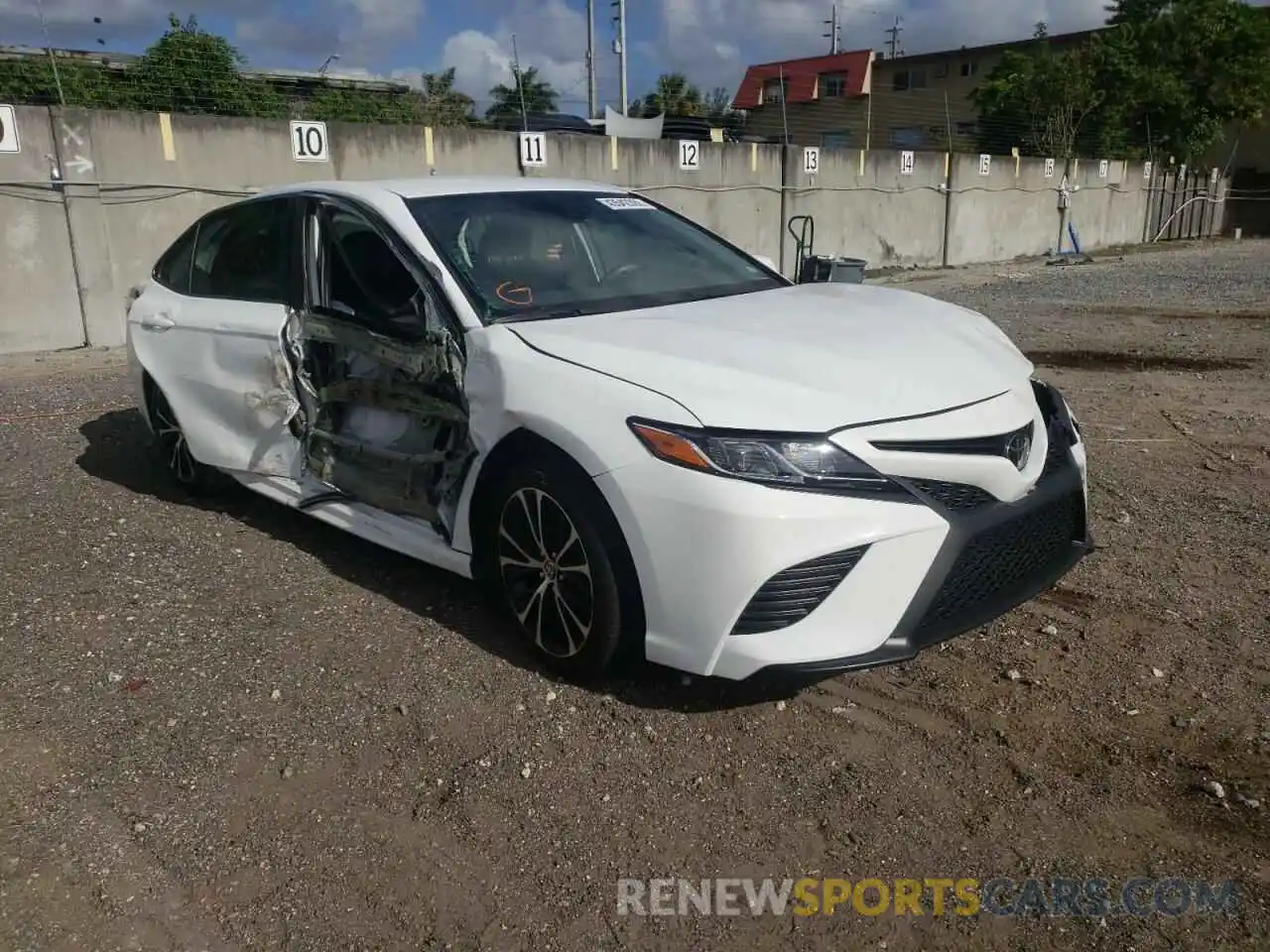 1 Photograph of a damaged car 4T1G11AKXLU957729 TOYOTA CAMRY 2020