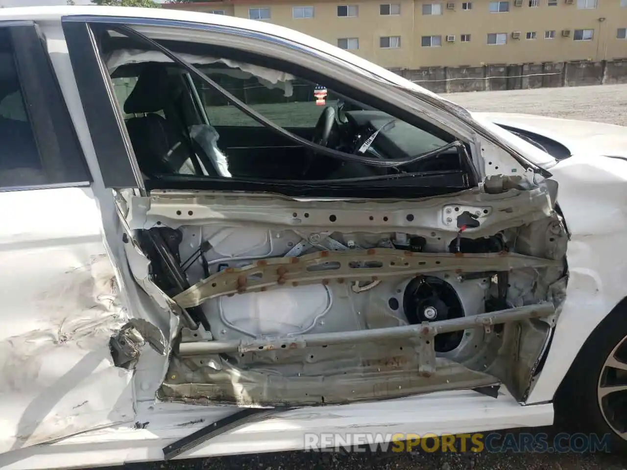 5 Photograph of a damaged car 4T1G11AKXLU957729 TOYOTA CAMRY 2020