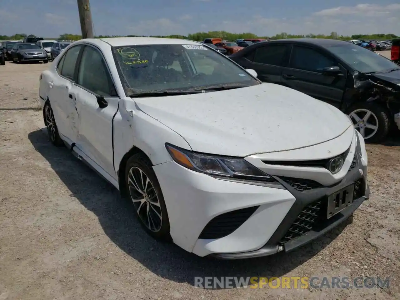 1 Photograph of a damaged car 4T1G11AKXLU962980 TOYOTA CAMRY 2020