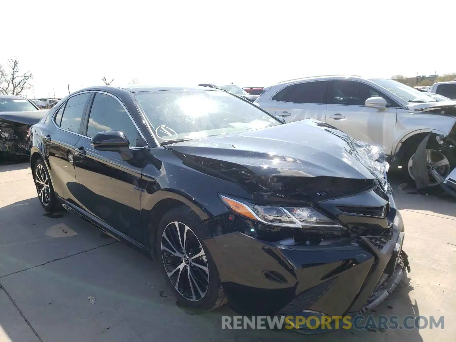 1 Photograph of a damaged car 4T1G11AKXLU963000 TOYOTA CAMRY 2020