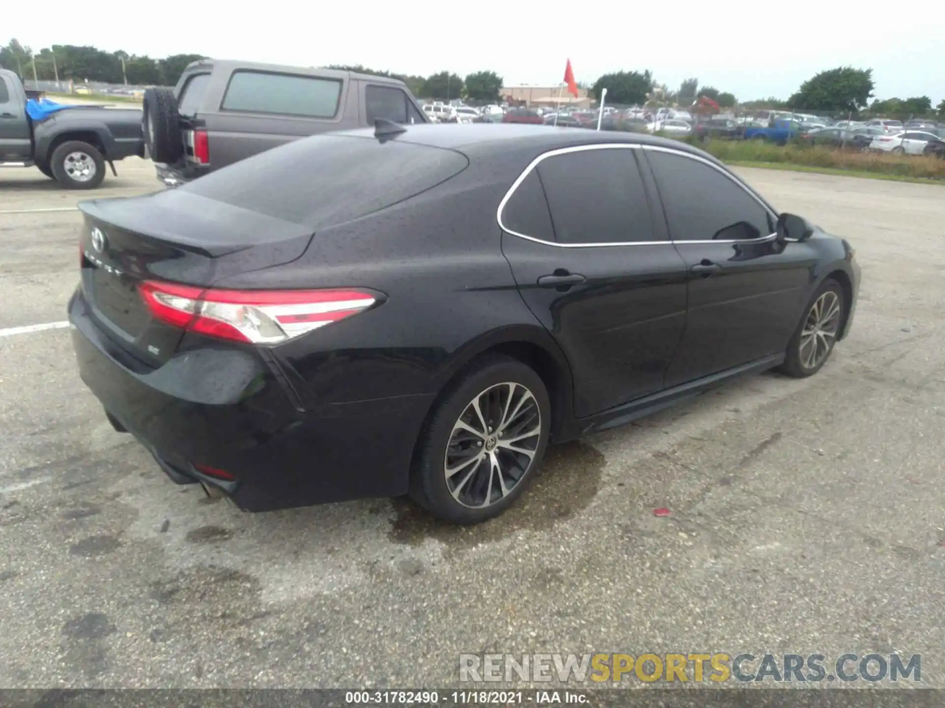 4 Photograph of a damaged car 4T1G11AKXLU976135 TOYOTA CAMRY 2020