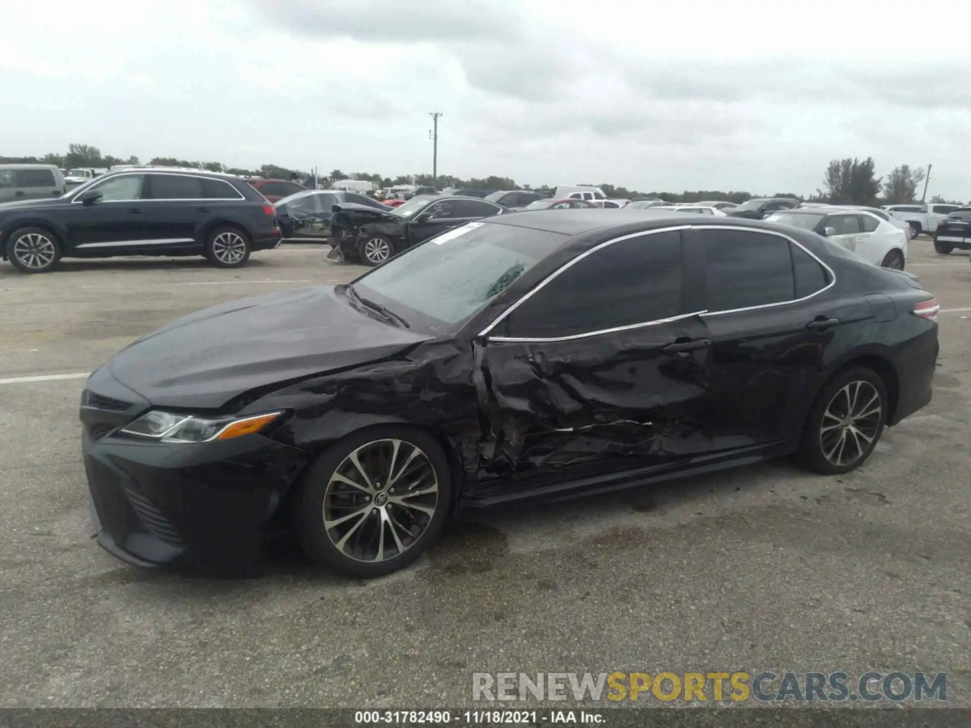 6 Photograph of a damaged car 4T1G11AKXLU976135 TOYOTA CAMRY 2020