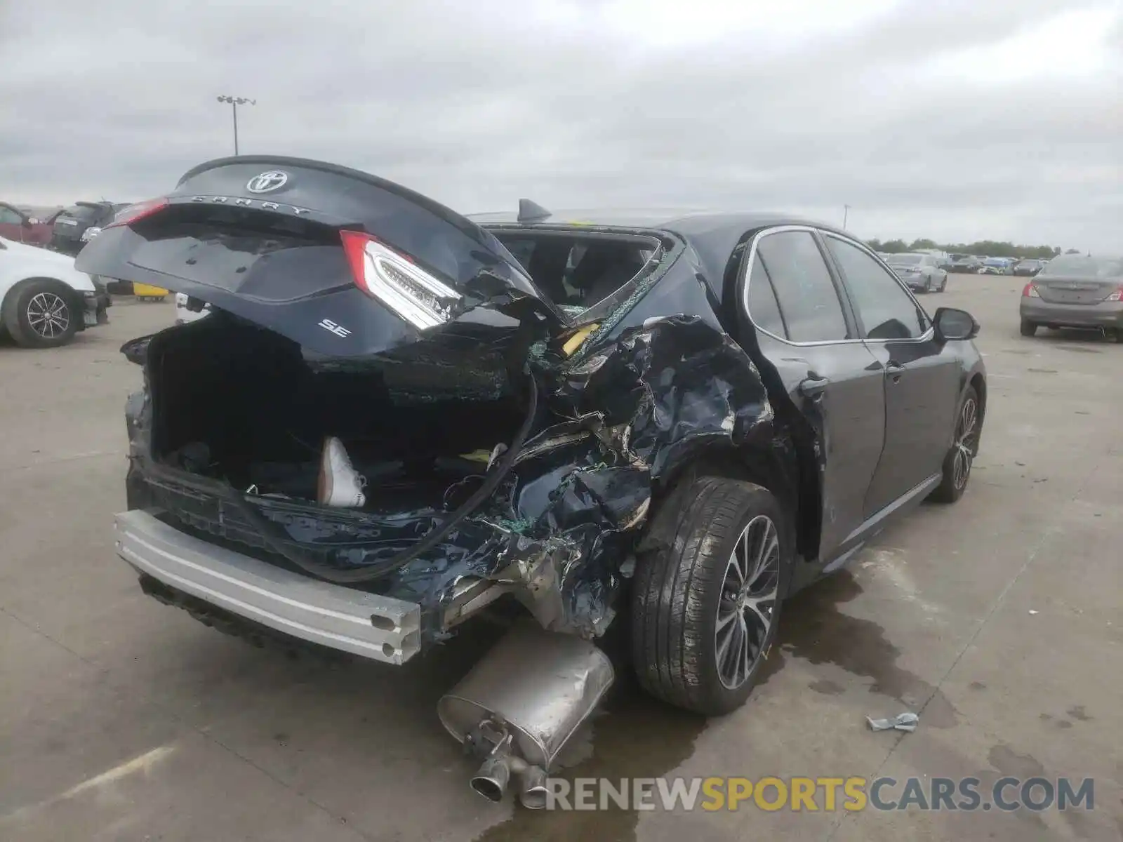 4 Photograph of a damaged car 4T1G11AKXLU992464 TOYOTA CAMRY 2020