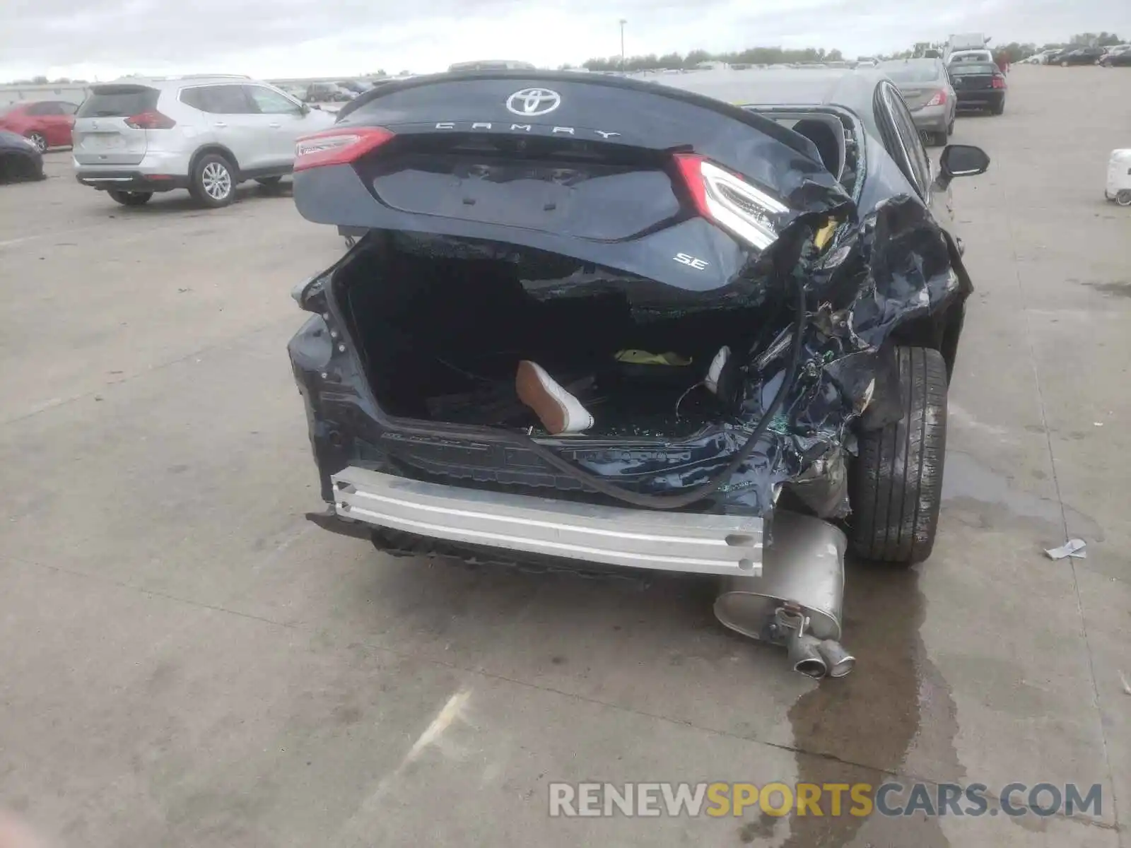 9 Photograph of a damaged car 4T1G11AKXLU992464 TOYOTA CAMRY 2020